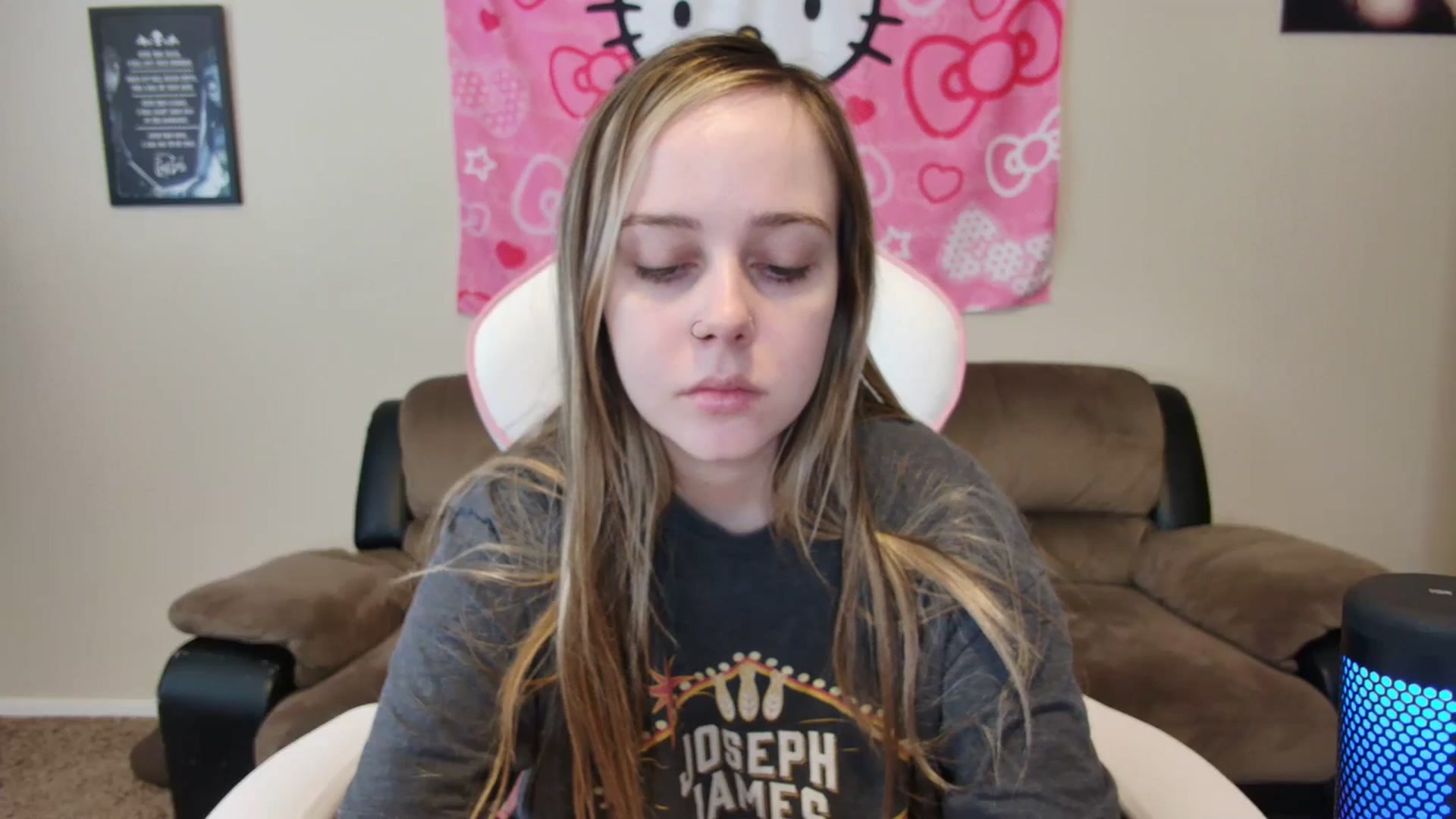 Gallery image thumbnail from lunalovelyy's myfreecams stream on, 03/27/2024, 18:21 image 9 of 20