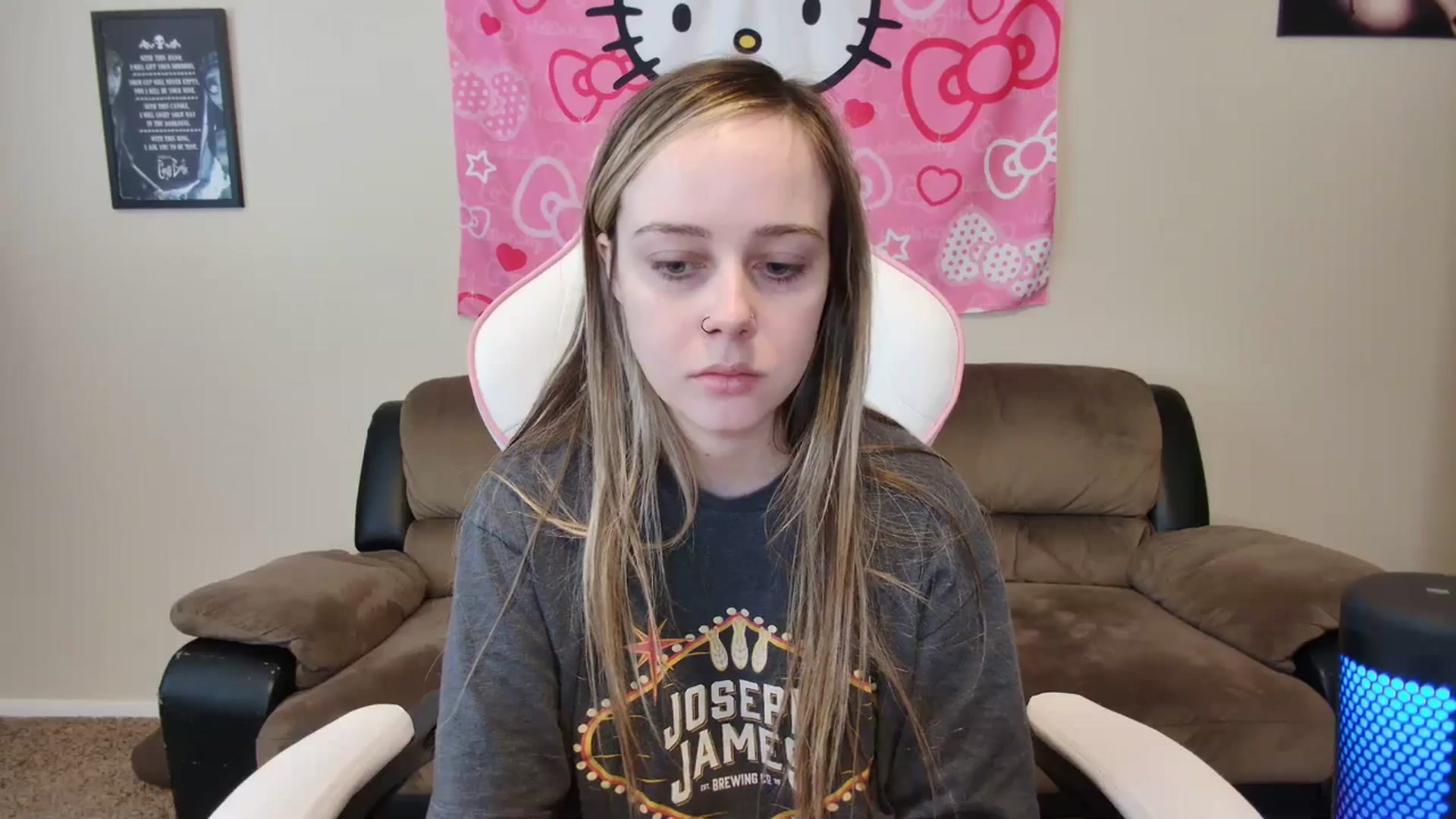 Gallery image thumbnail from lunalovelyy's myfreecams stream on, 03/27/2024, 18:21 image 17 of 20