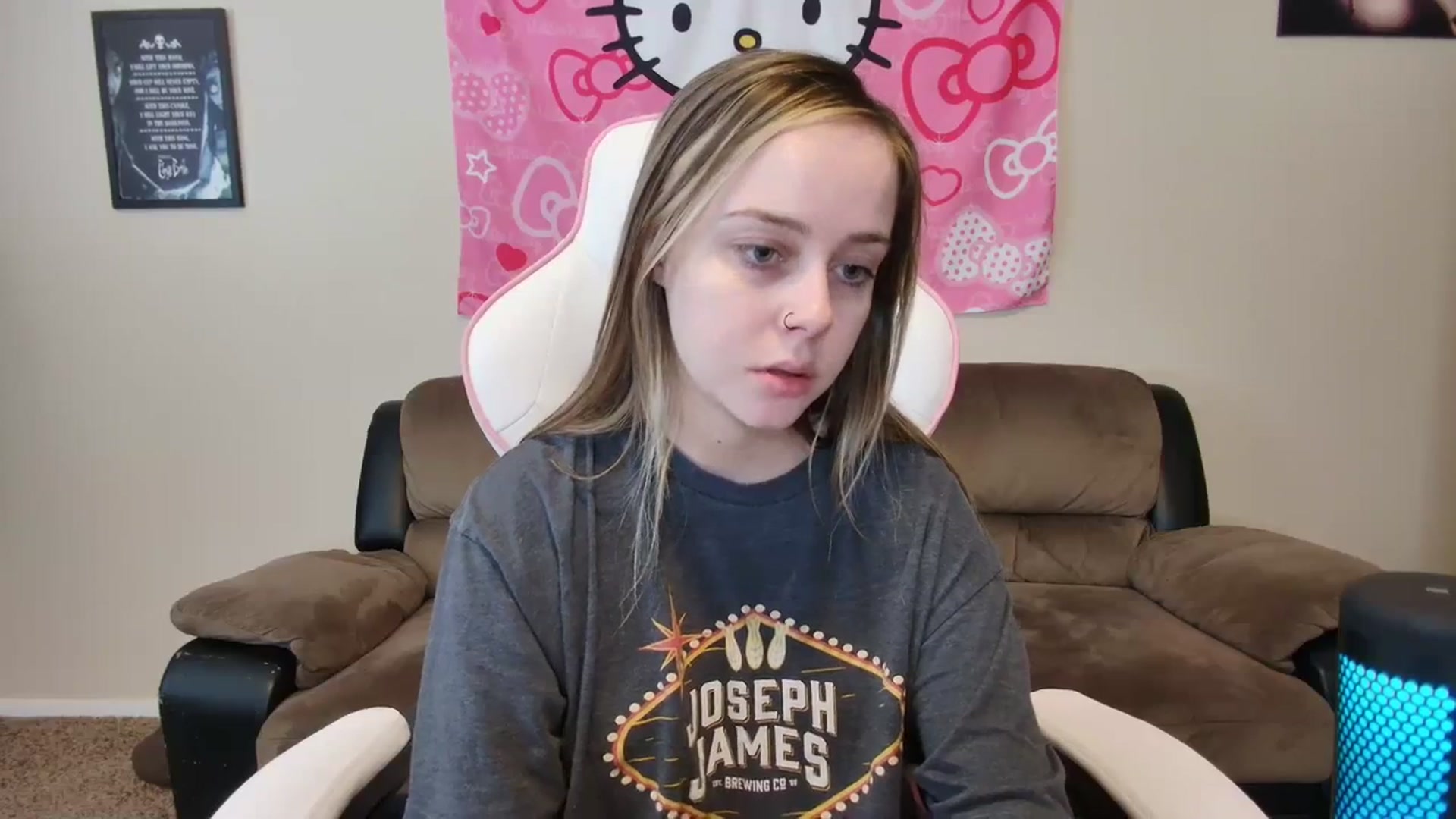 Gallery image thumbnail from lunalovelyy's myfreecams stream on, 03/27/2024, 18:21 image 3 of 20