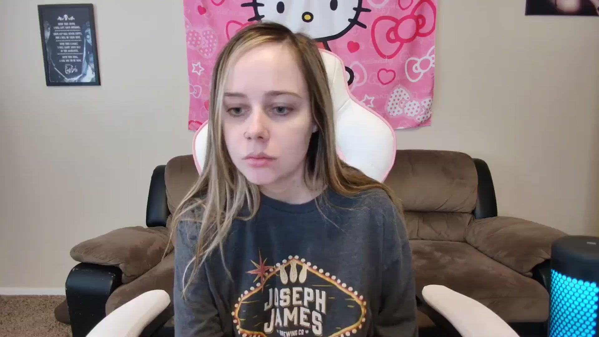 Gallery image thumbnail from lunalovelyy's myfreecams stream on, 03/27/2024, 18:21 image 11 of 20