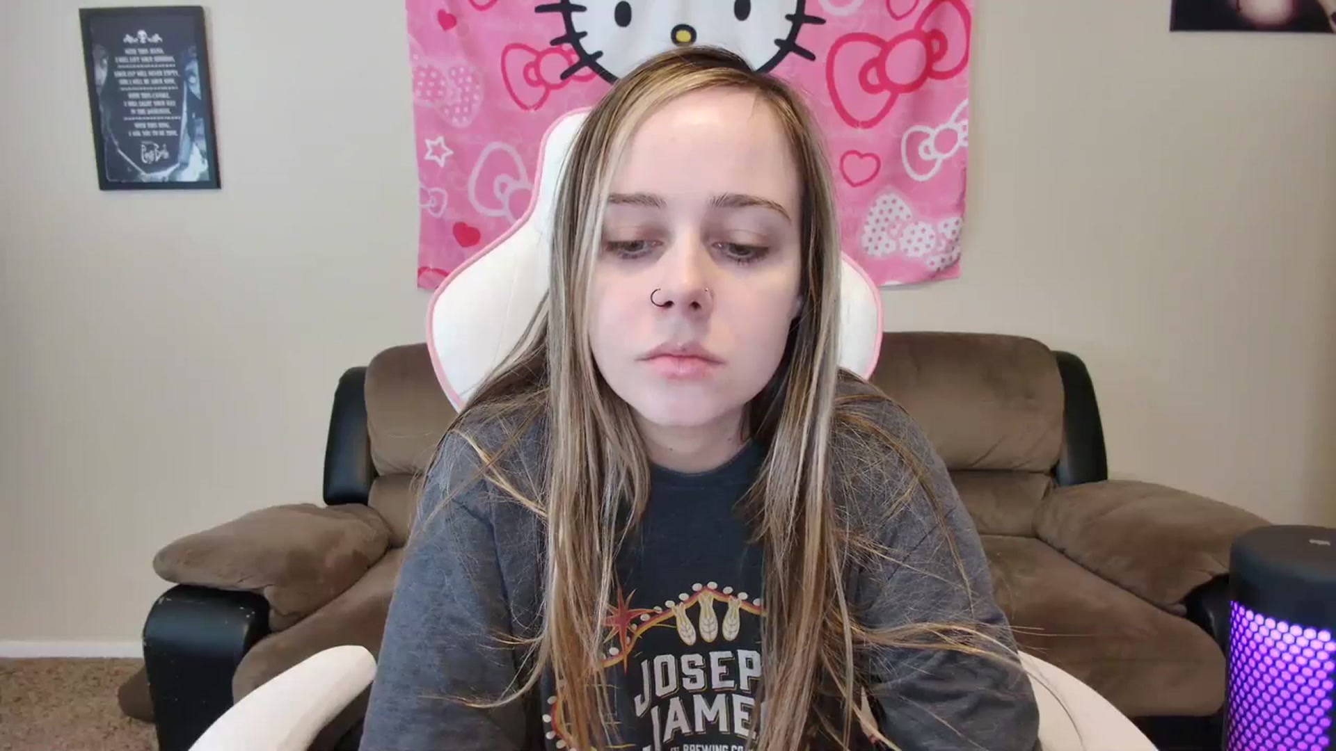 Gallery image thumbnail from lunalovelyy's myfreecams stream on, 03/27/2024, 18:21 image 15 of 20