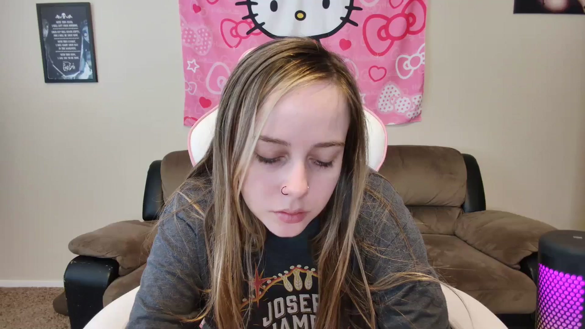Gallery image thumbnail from lunalovelyy's myfreecams stream on, 03/27/2024, 18:21 image 14 of 20