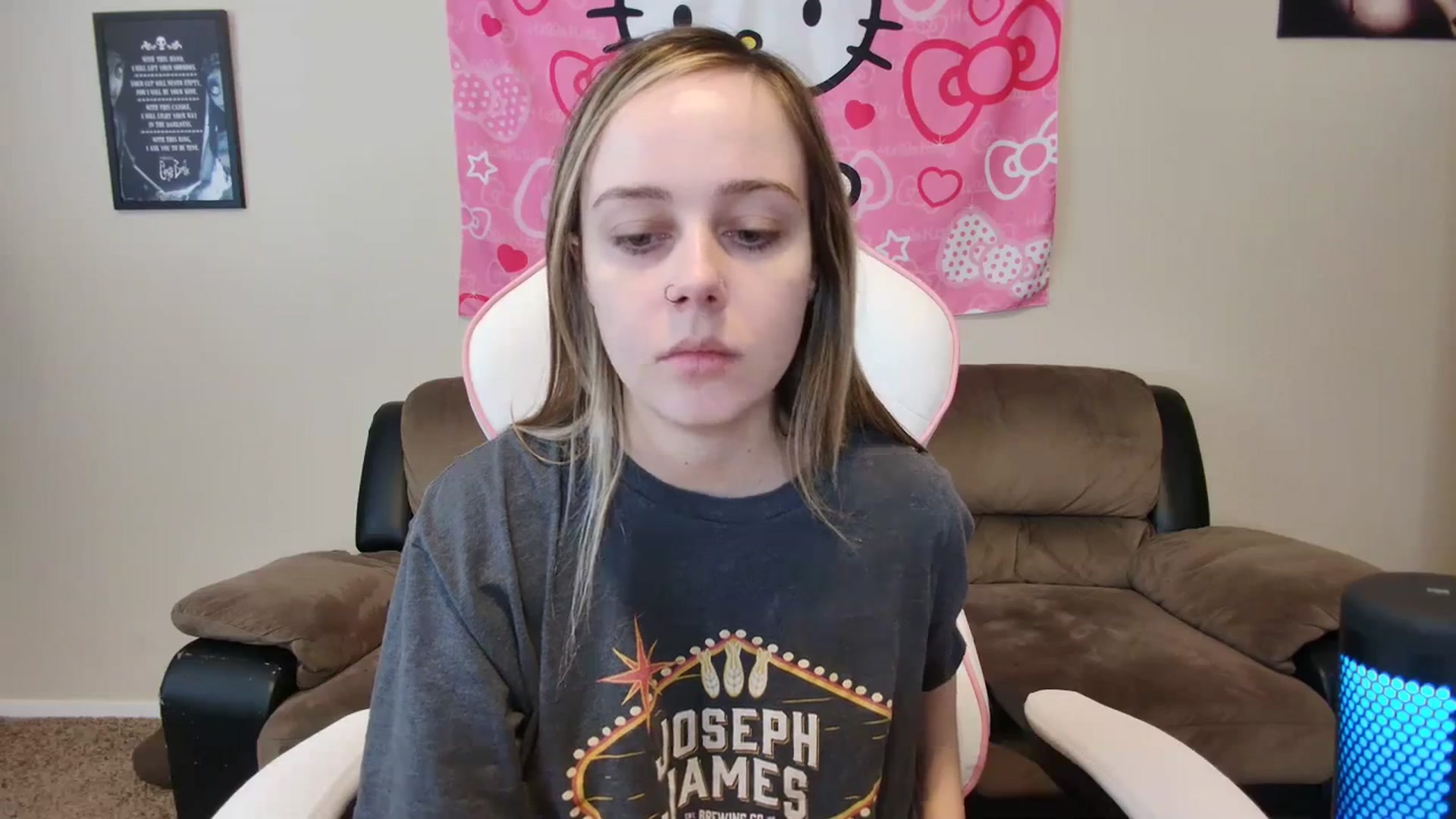 Gallery image thumbnail from lunalovelyy's myfreecams stream on, 03/27/2024, 18:21 image 2 of 20