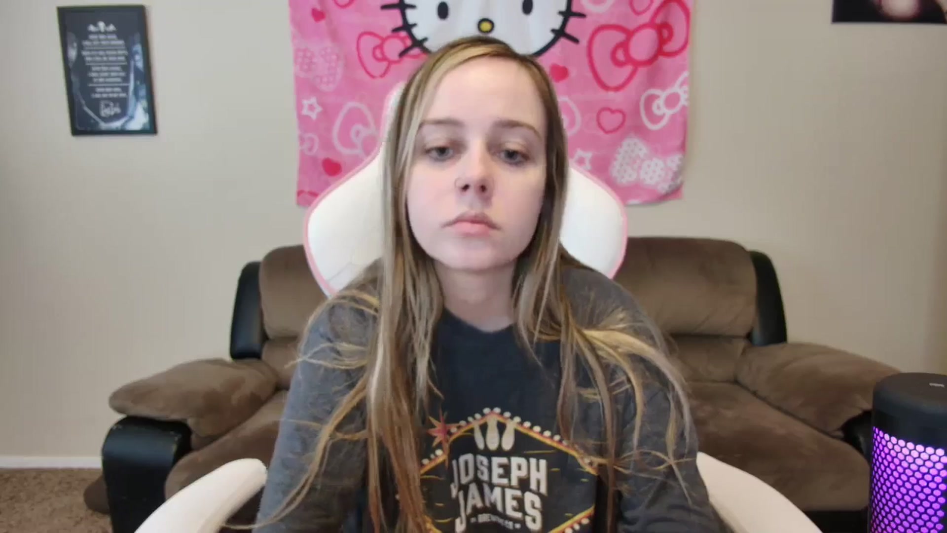 Gallery image thumbnail from lunalovelyy's myfreecams stream on, 03/27/2024, 18:21 image 7 of 20