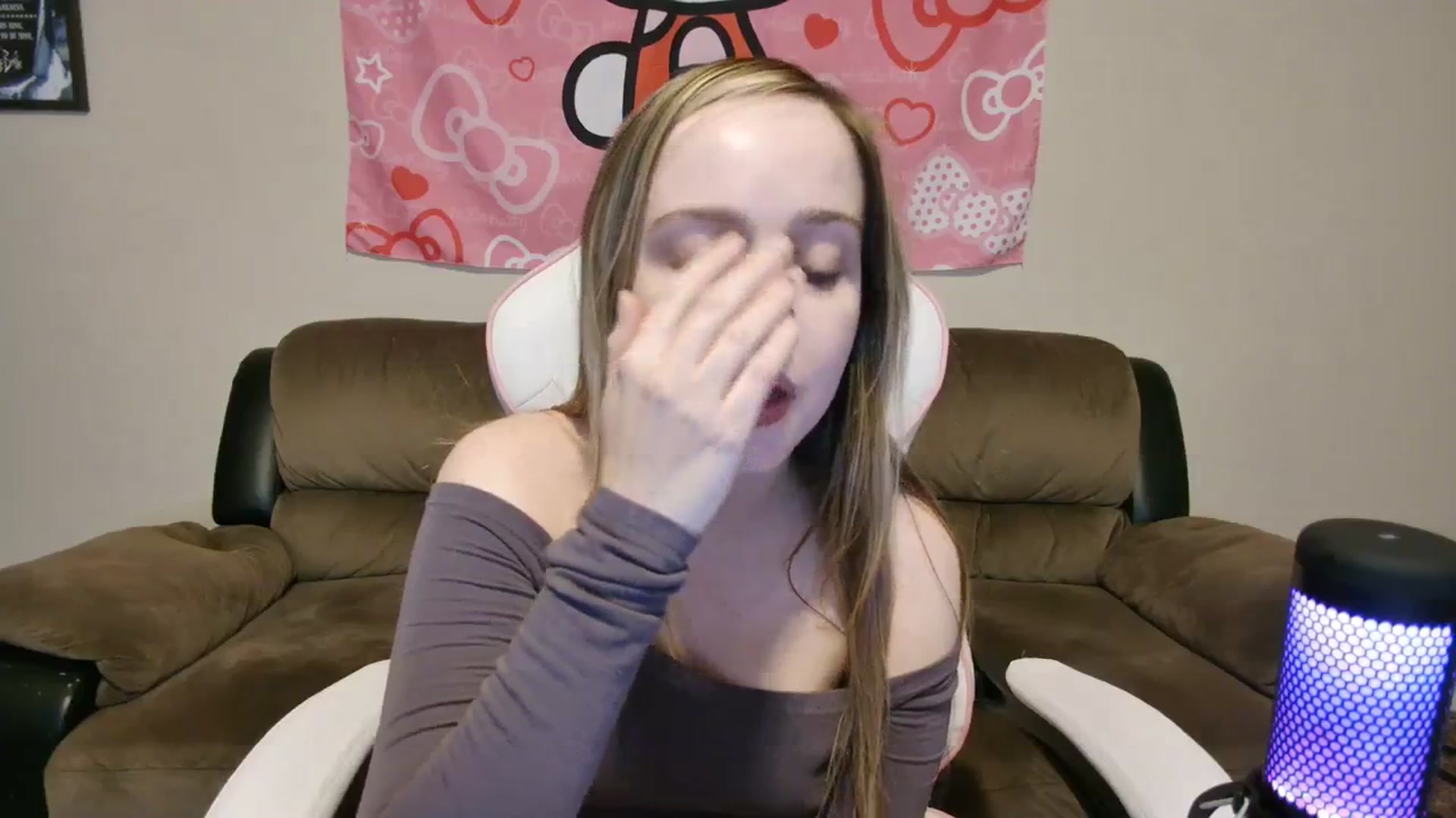 Gallery image thumbnail from lunalovelyy's myfreecams stream on, 04/02/2024, 11:01 image 18 of 20