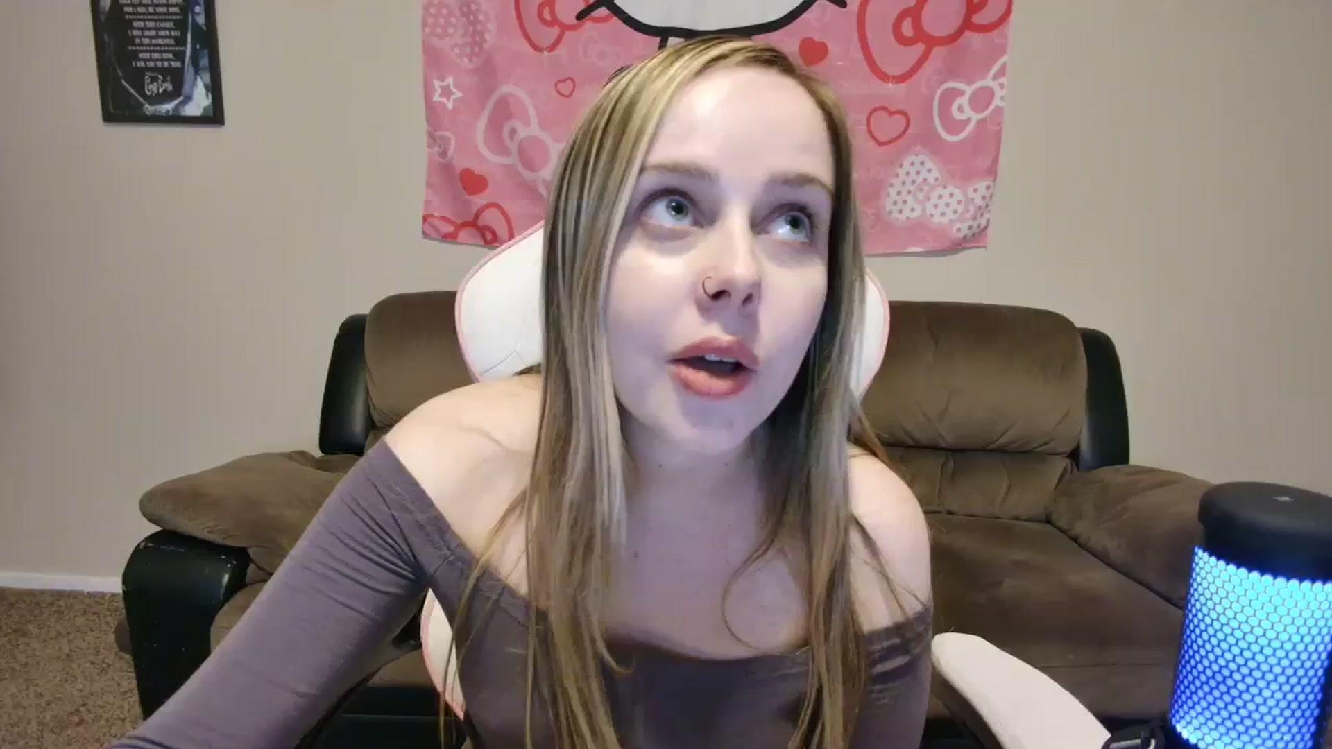 Gallery image thumbnail from lunalovelyy's myfreecams stream on, 04/02/2024, 11:01 image 10 of 20