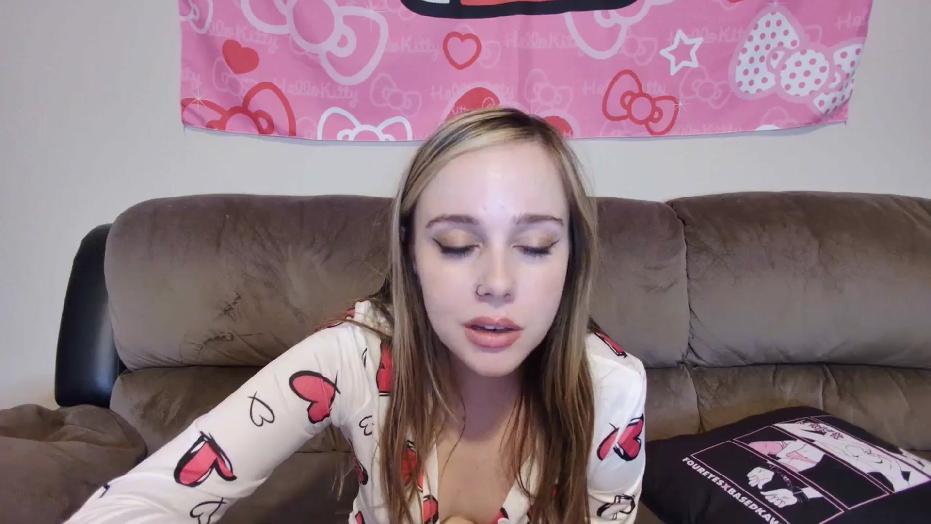 Gallery image thumbnail from lunalovelyy's myfreecams stream on, 05/28/2024, 11:38 image 14 of 20