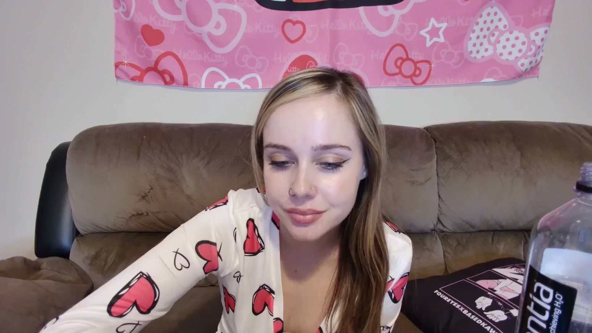Gallery image thumbnail from lunalovelyy's myfreecams stream on, 05/28/2024, 11:38 image 15 of 20