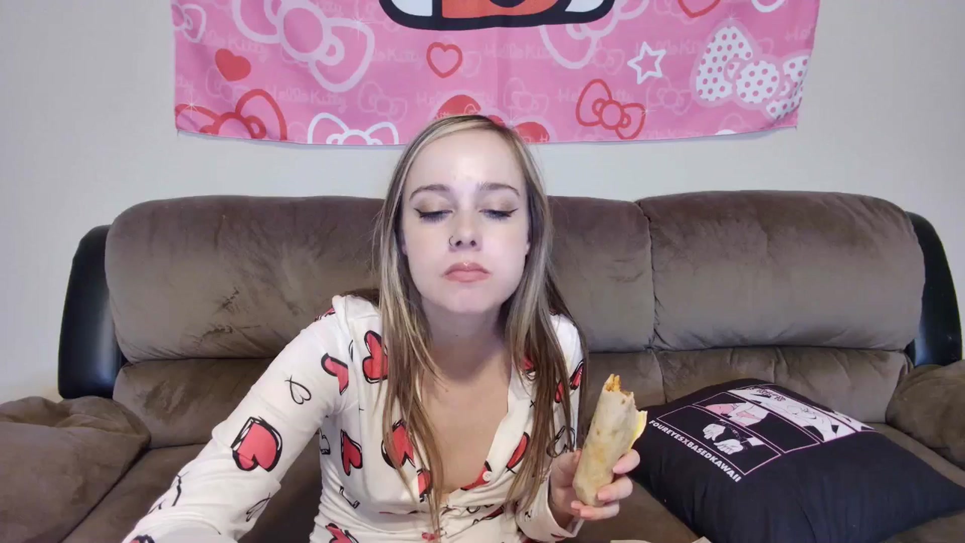 Gallery image thumbnail from lunalovelyy's myfreecams stream on, 05/28/2024, 11:38 image 11 of 20