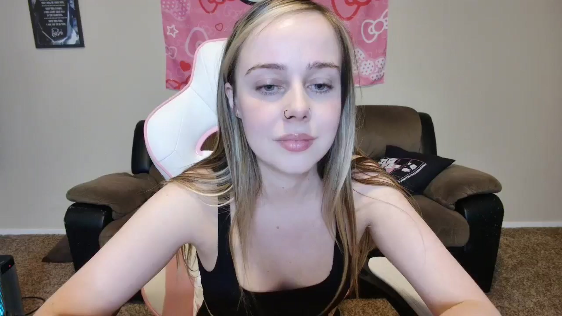 Gallery image thumbnail from lunalovelyy's myfreecams stream on, 06/07/2024, 07:57 image 2 of 20