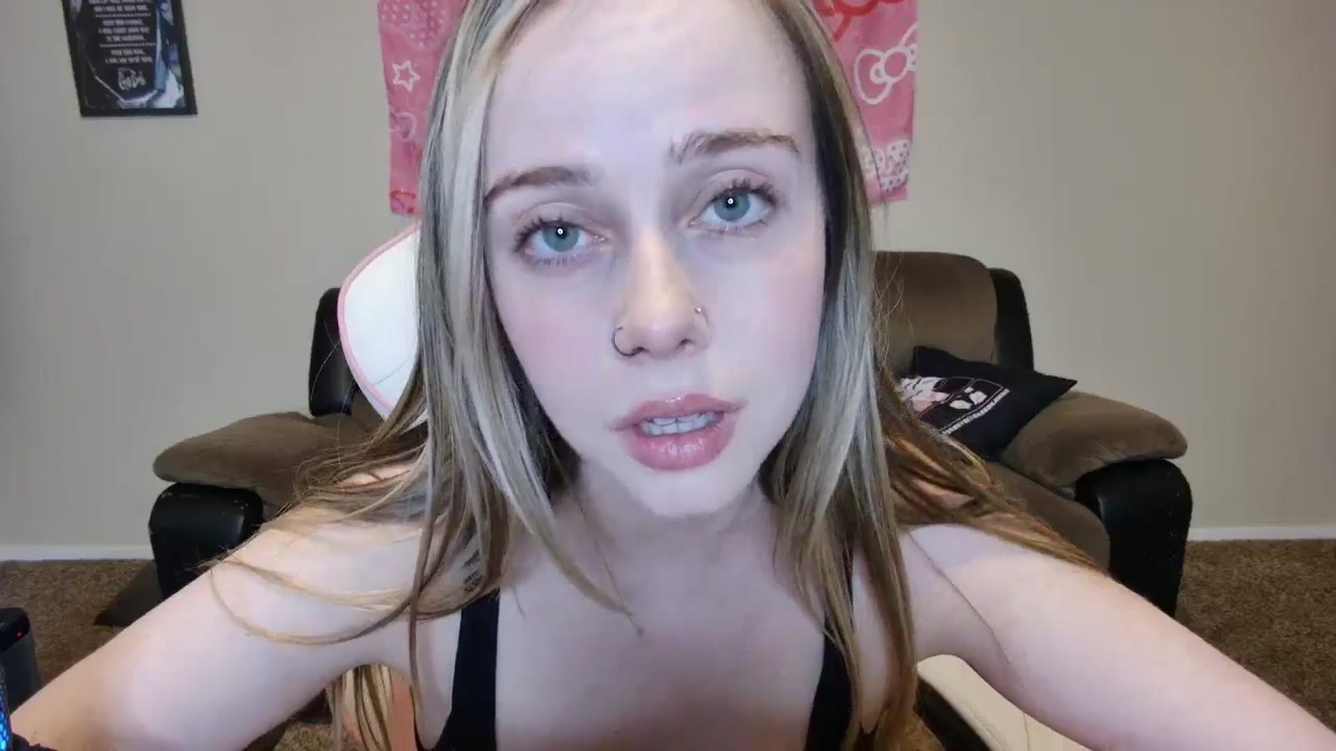 Gallery image thumbnail from lunalovelyy's myfreecams stream on, 06/07/2024, 07:57 image 3 of 20