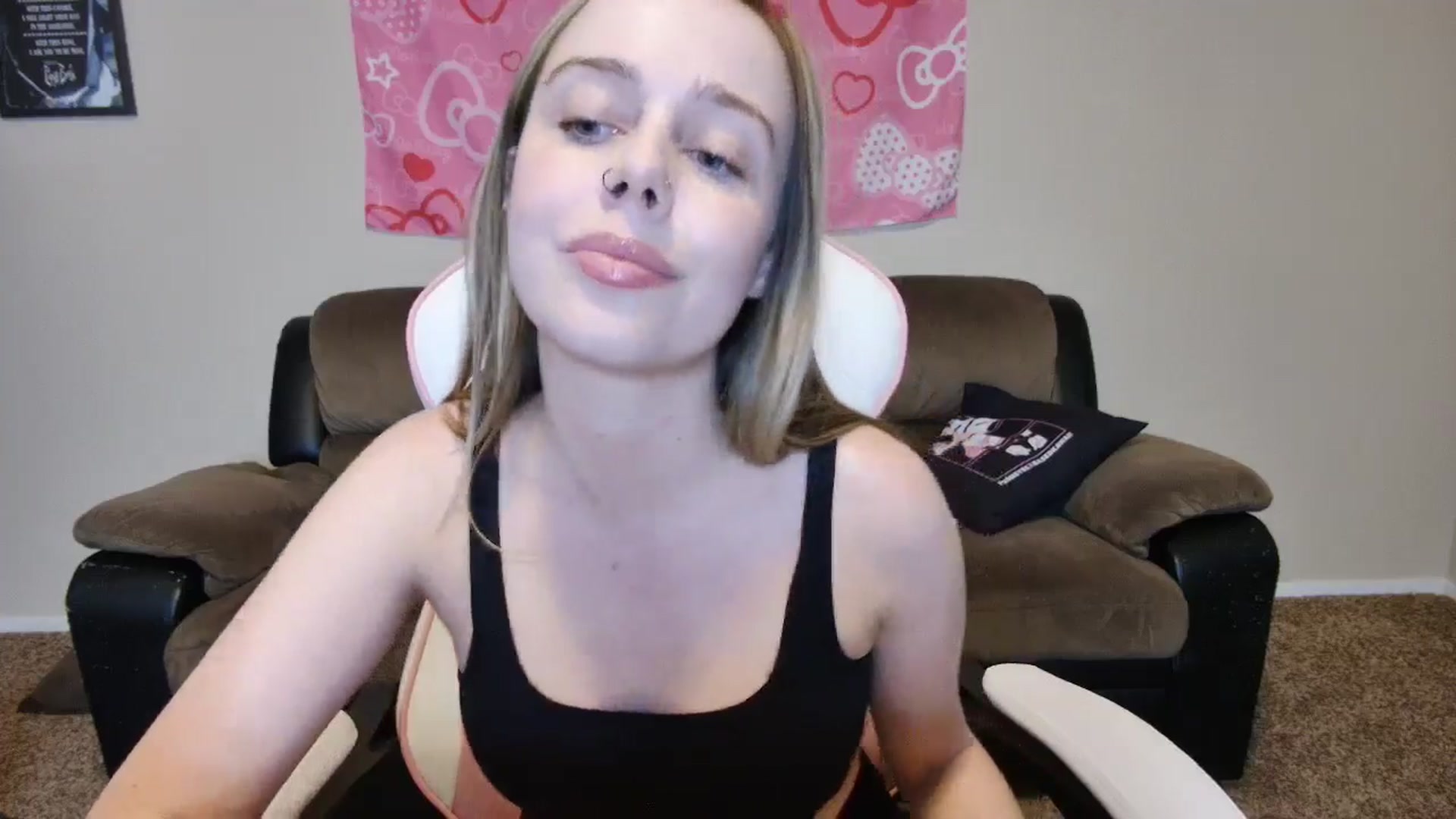 Gallery image thumbnail from lunalovelyy's myfreecams stream on, 06/07/2024, 07:57 image 13 of 20