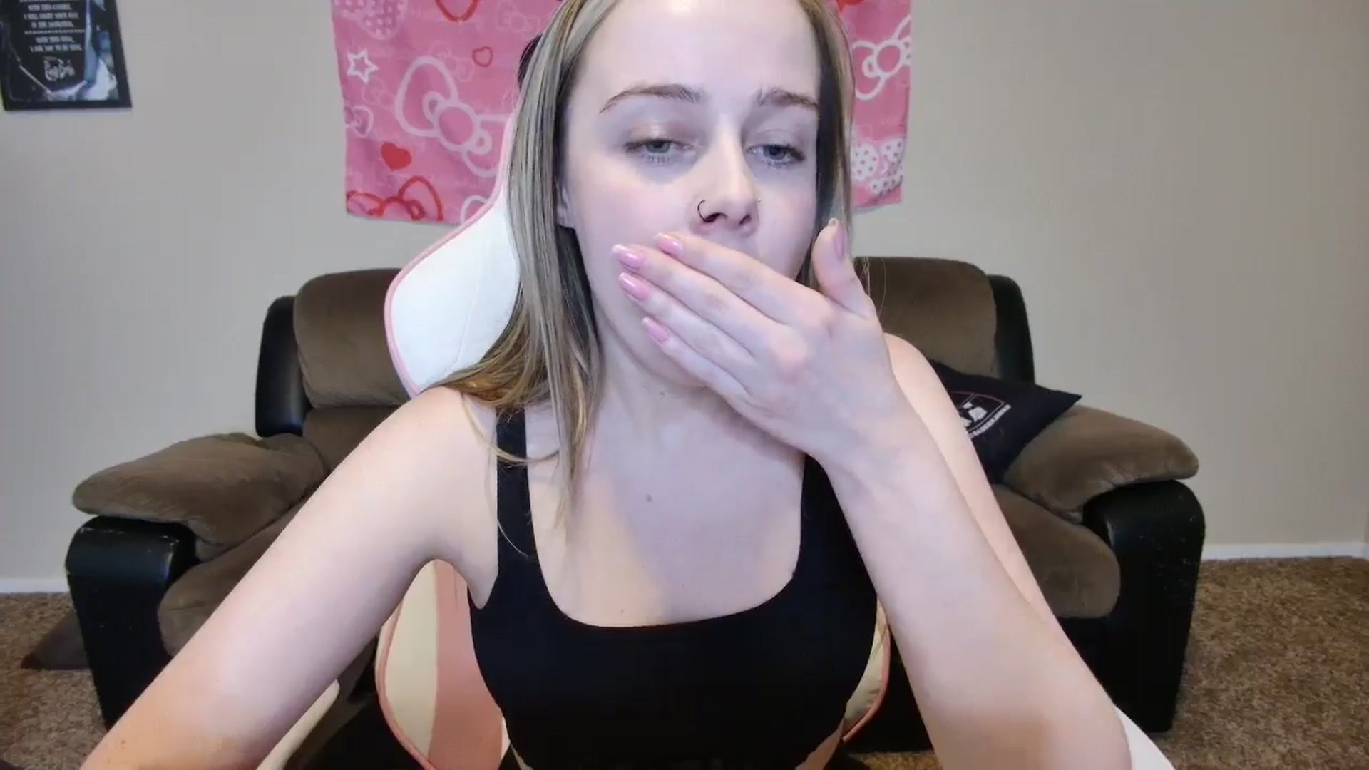 Gallery image thumbnail from lunalovelyy's myfreecams stream on, 06/07/2024, 07:57 image 15 of 20