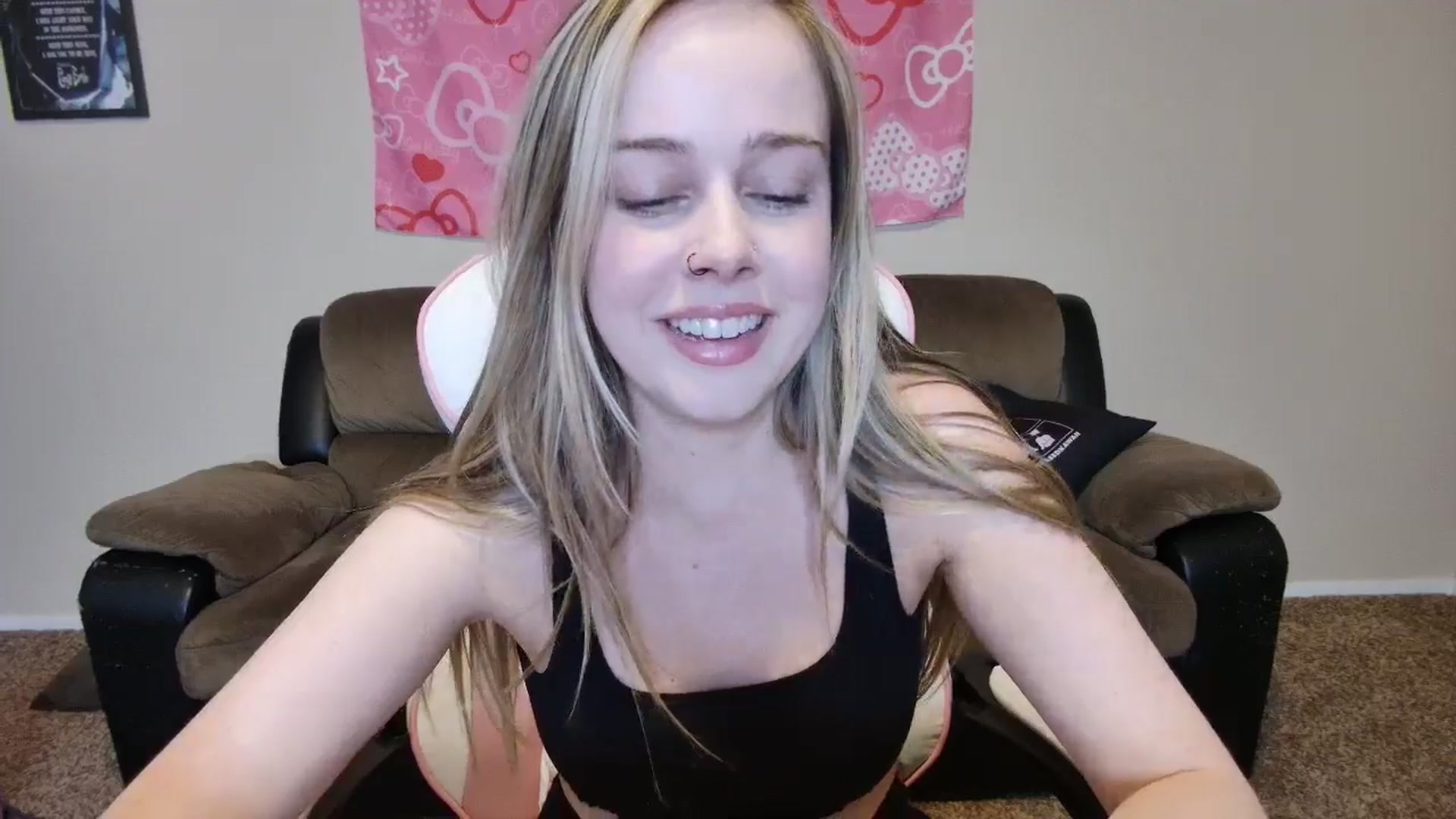 Gallery image thumbnail from lunalovelyy's myfreecams stream on, 06/07/2024, 07:57 image 18 of 20