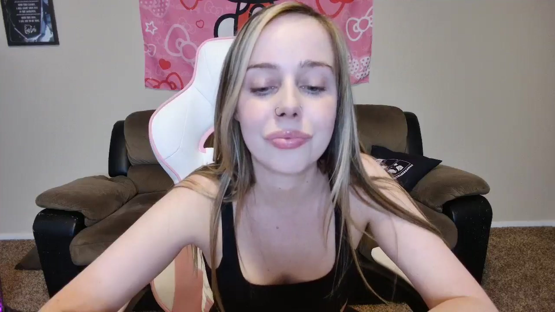 Gallery image thumbnail from lunalovelyy's myfreecams stream on, 06/07/2024, 08:26 image 4 of 20