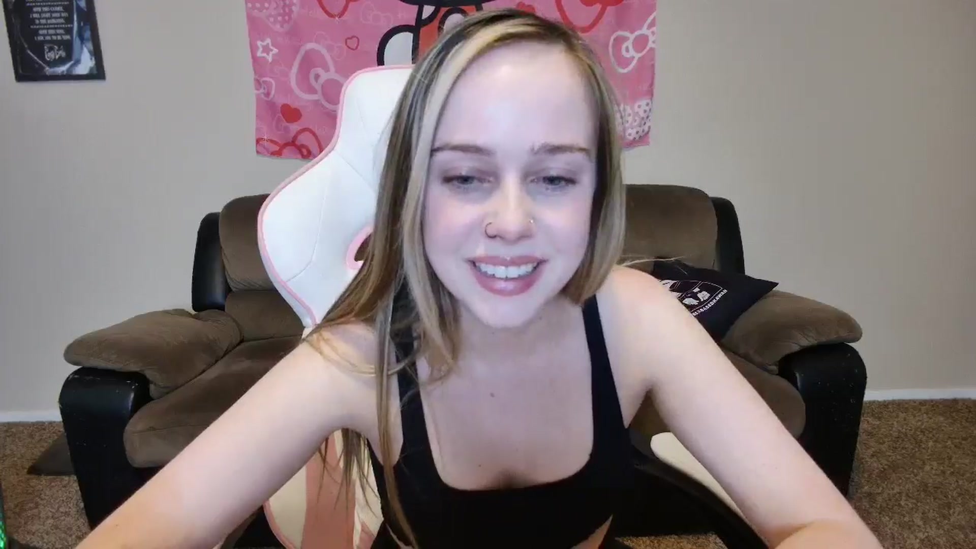 Gallery image thumbnail from lunalovelyy's myfreecams stream on, 06/07/2024, 08:26 image 5 of 20