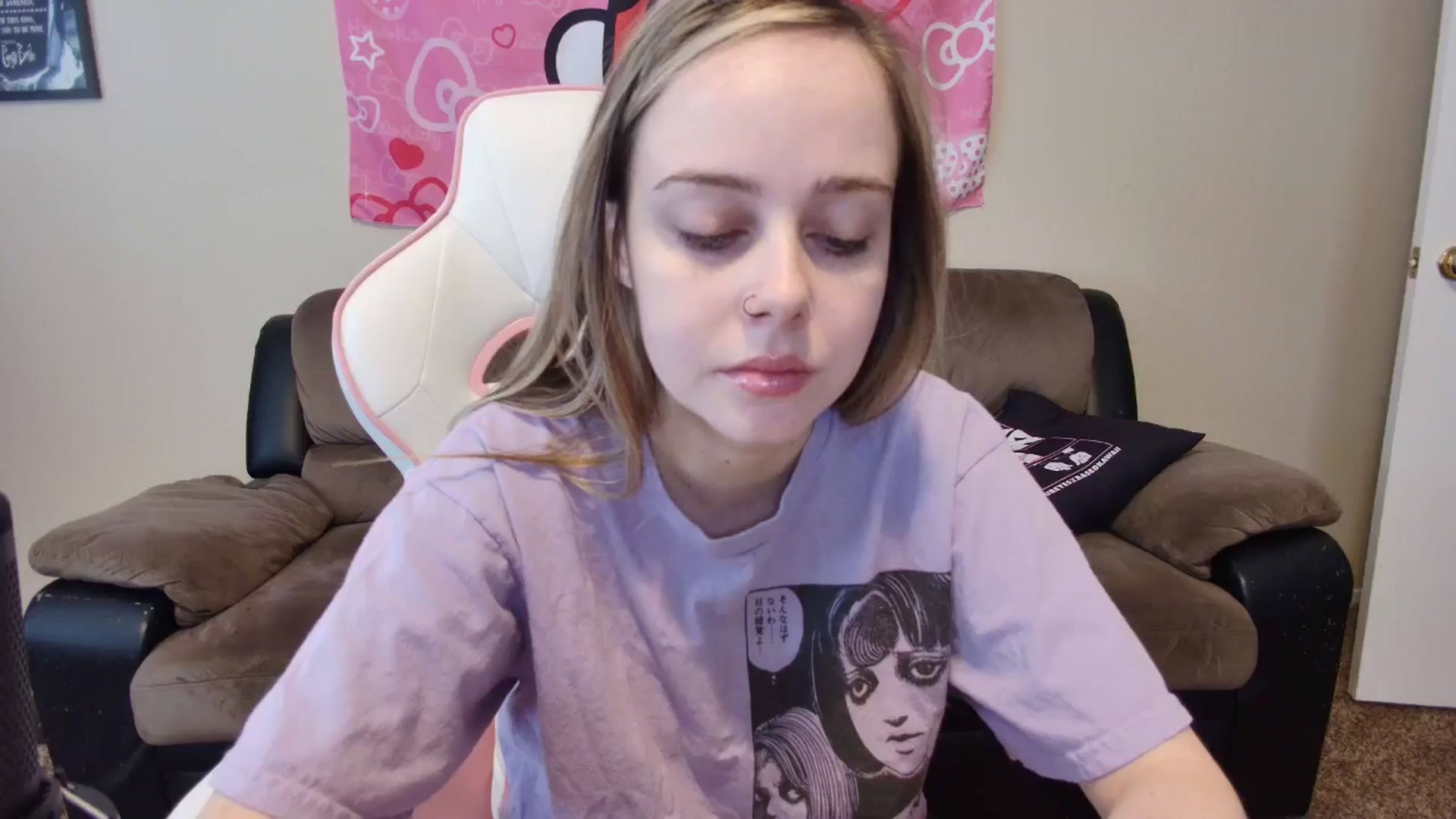 Gallery image thumbnail from lunalovelyy's myfreecams stream on, 06/08/2024, 18:19 image 6 of 20