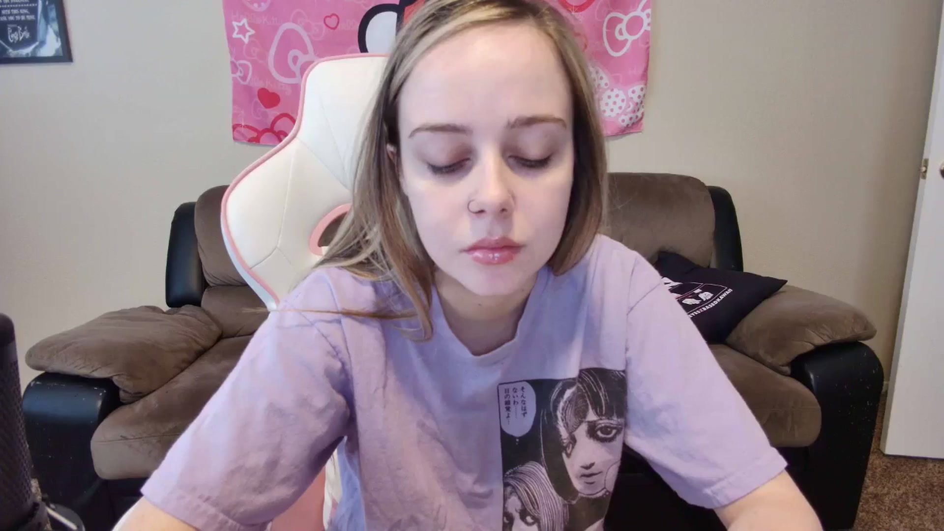 Gallery image thumbnail from lunalovelyy's myfreecams stream on, 06/08/2024, 18:19 image 7 of 20