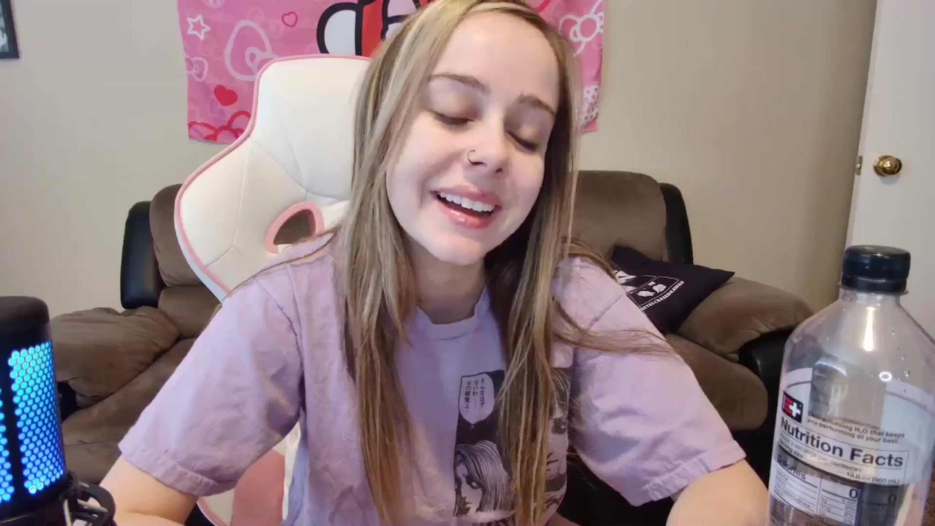 Gallery image thumbnail from lunalovelyy's myfreecams stream on, 06/08/2024, 18:19 image 19 of 20