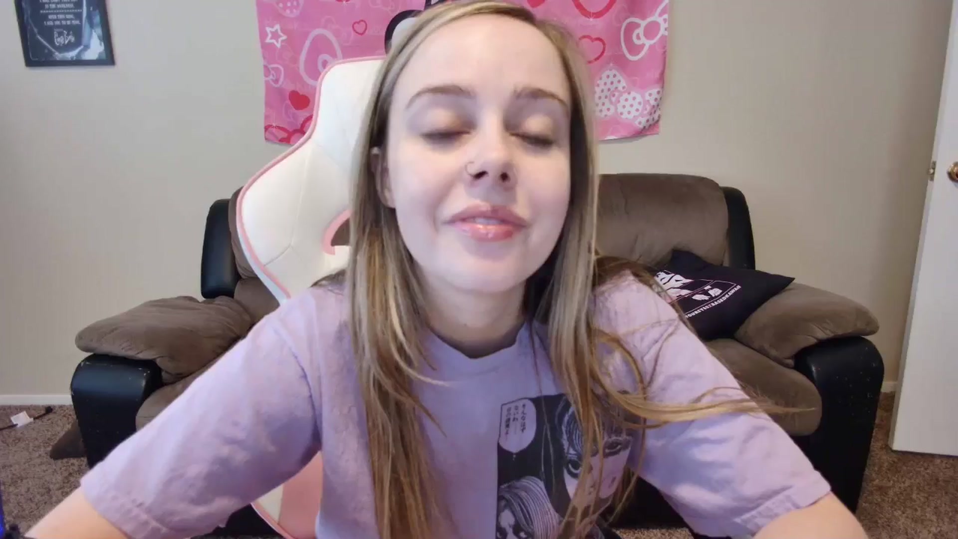 Gallery image thumbnail from lunalovelyy's myfreecams stream on, 06/08/2024, 18:19 image 20 of 20