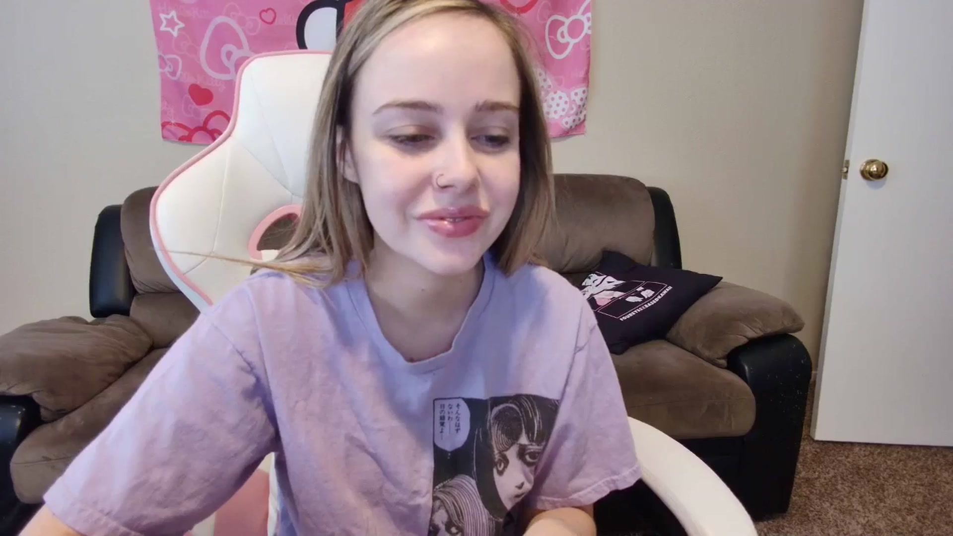 Gallery image thumbnail from lunalovelyy's myfreecams stream on, 06/08/2024, 18:19 image 5 of 20