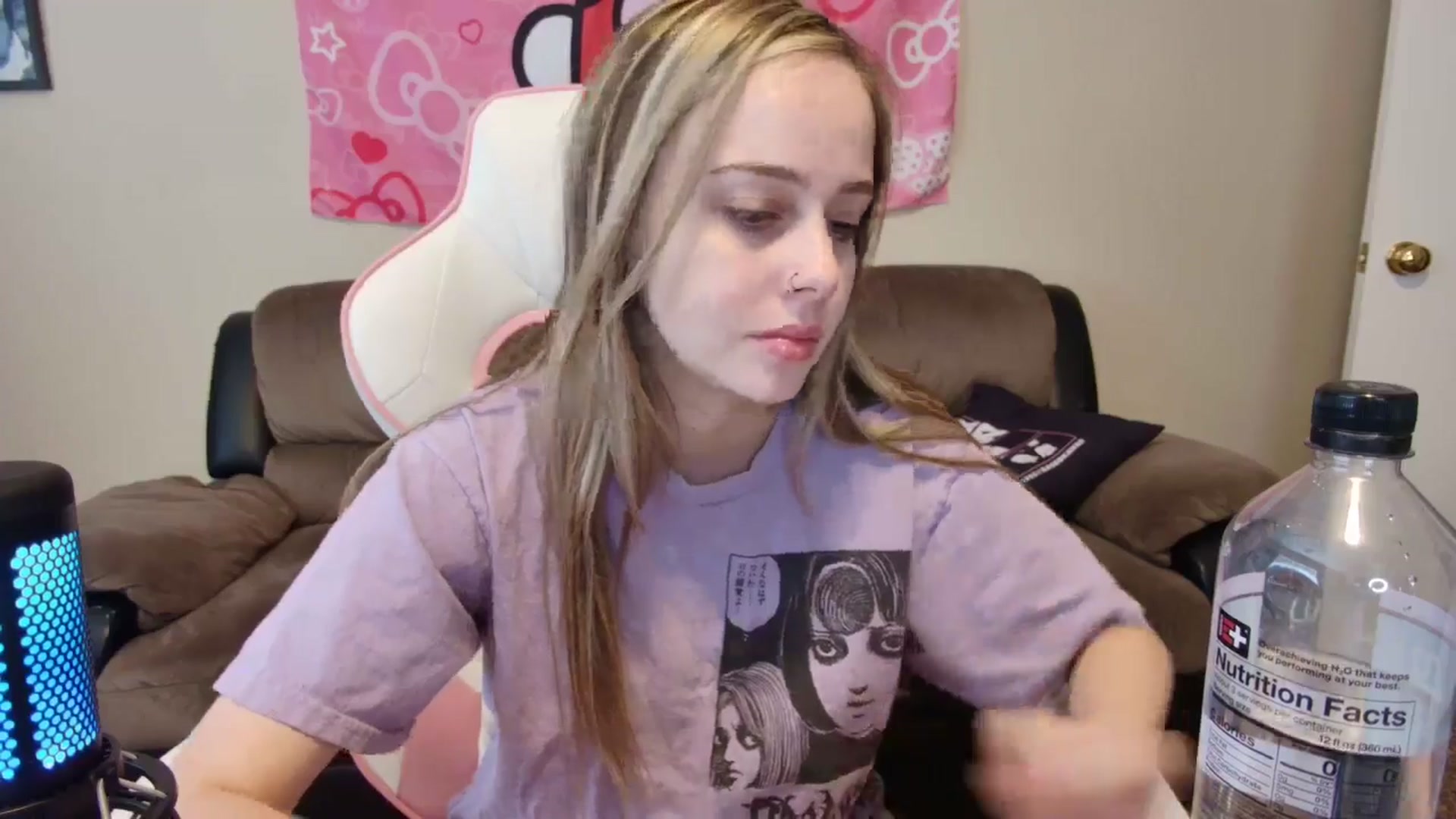 Gallery image thumbnail from lunalovelyy's myfreecams stream on, 06/08/2024, 18:19 image 18 of 20