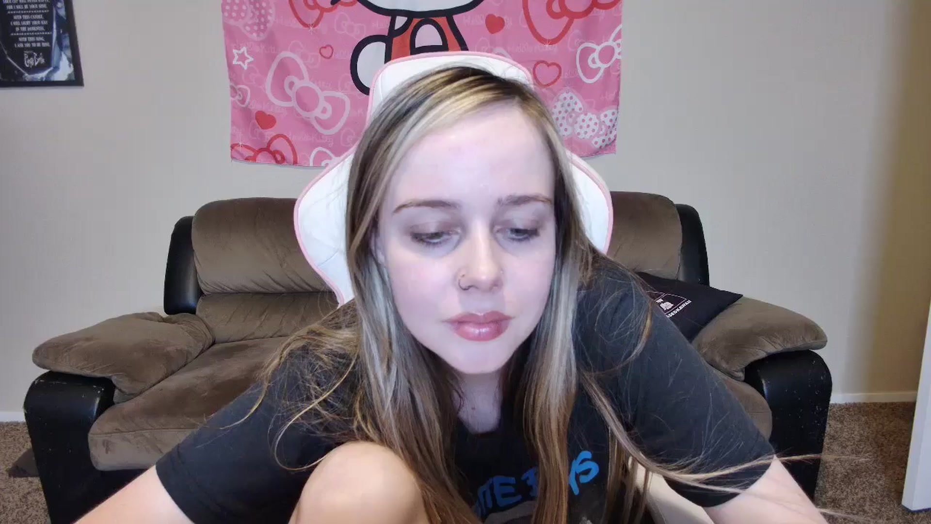 Gallery image thumbnail from lunalovelyy's myfreecams stream on, 06/13/2024, 08:03 image 14 of 20