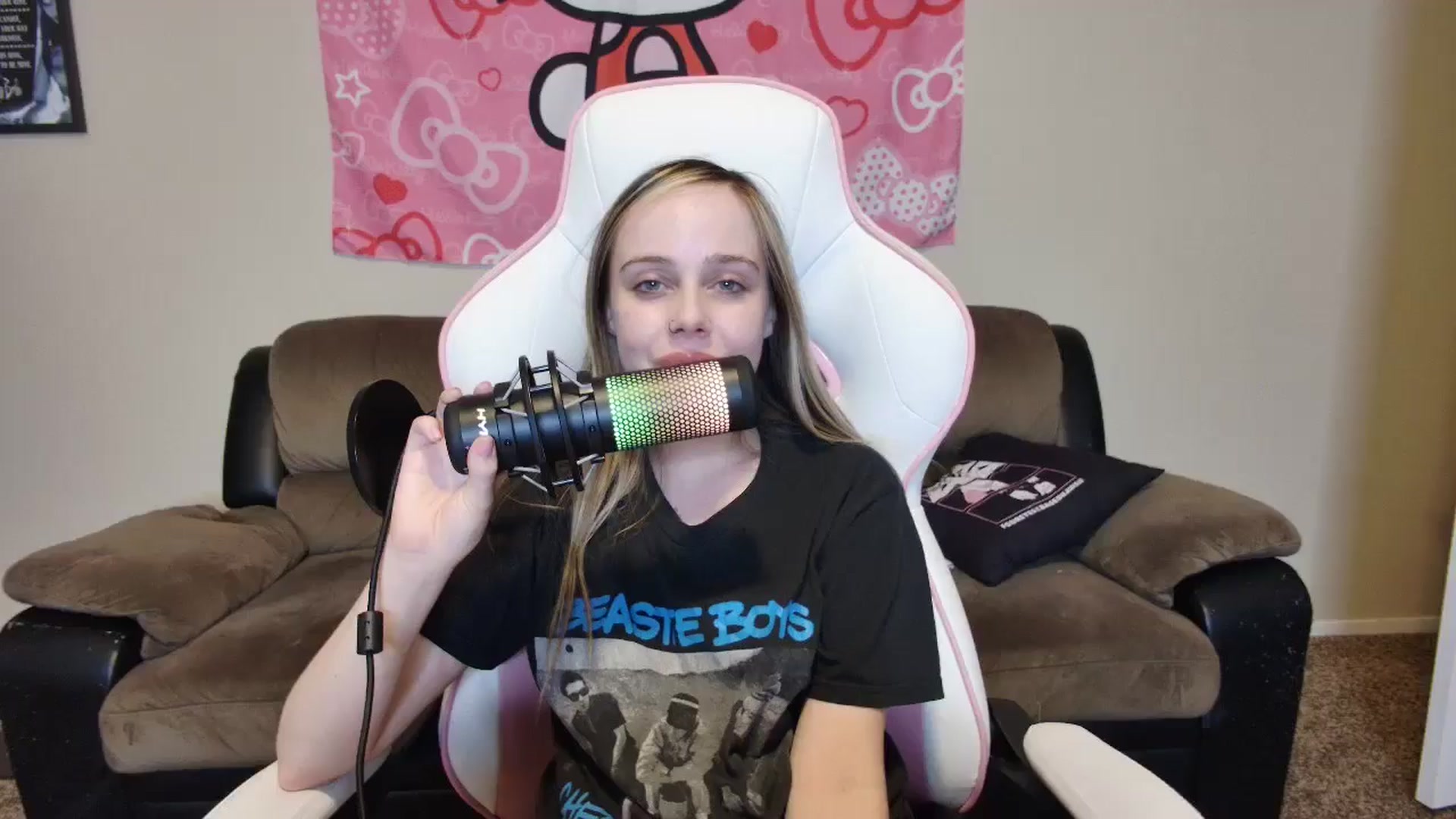 Gallery image thumbnail from lunalovelyy's myfreecams stream on, 06/13/2024, 08:03 image 5 of 20