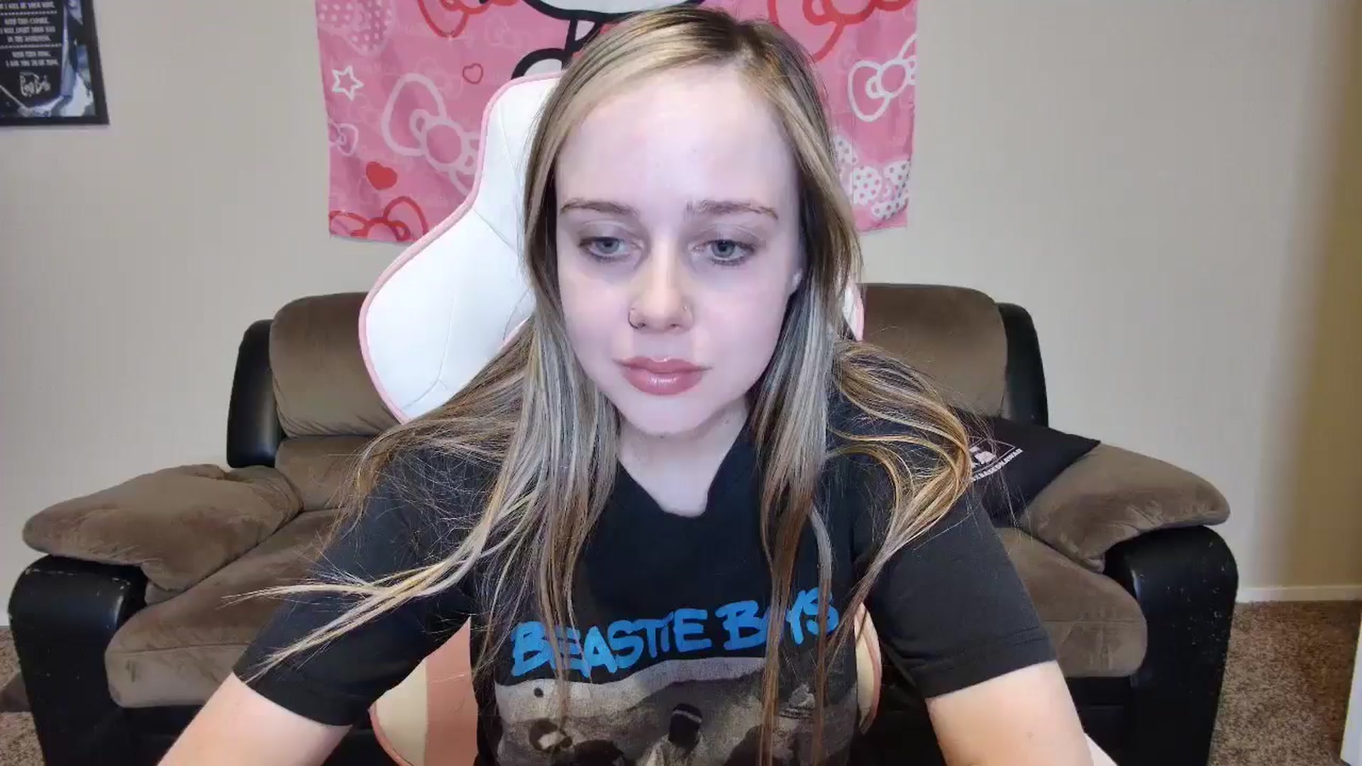 Gallery image thumbnail from lunalovelyy's myfreecams stream on, 06/13/2024, 08:03 image 17 of 20