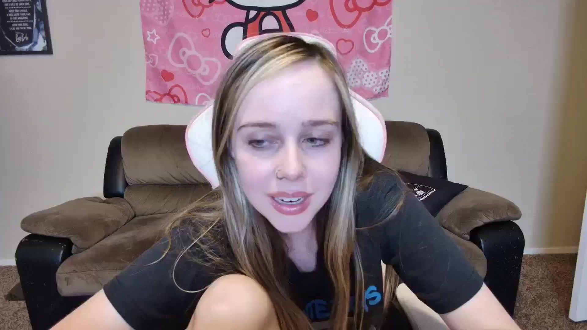 Gallery image thumbnail from lunalovelyy's myfreecams stream on, 06/13/2024, 08:03 image 15 of 20