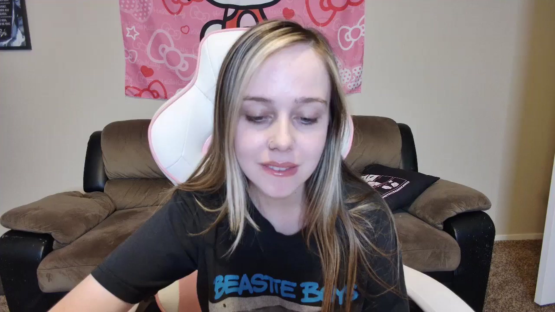 Gallery image thumbnail from lunalovelyy's myfreecams stream on, 06/13/2024, 08:03 image 11 of 20