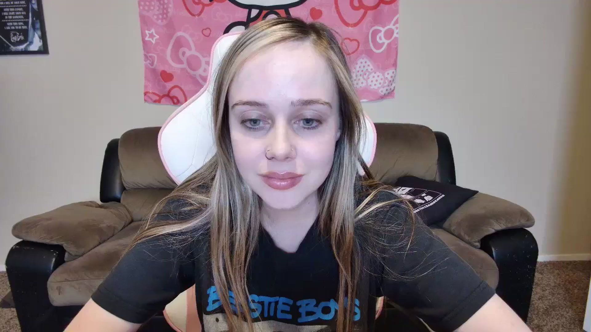 Gallery image thumbnail from lunalovelyy's myfreecams stream on, 06/13/2024, 08:03 image 18 of 20