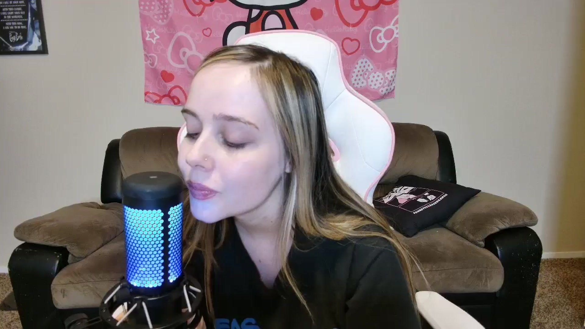 Gallery image thumbnail from lunalovelyy's myfreecams stream on, 06/13/2024, 08:03 image 1 of 20
