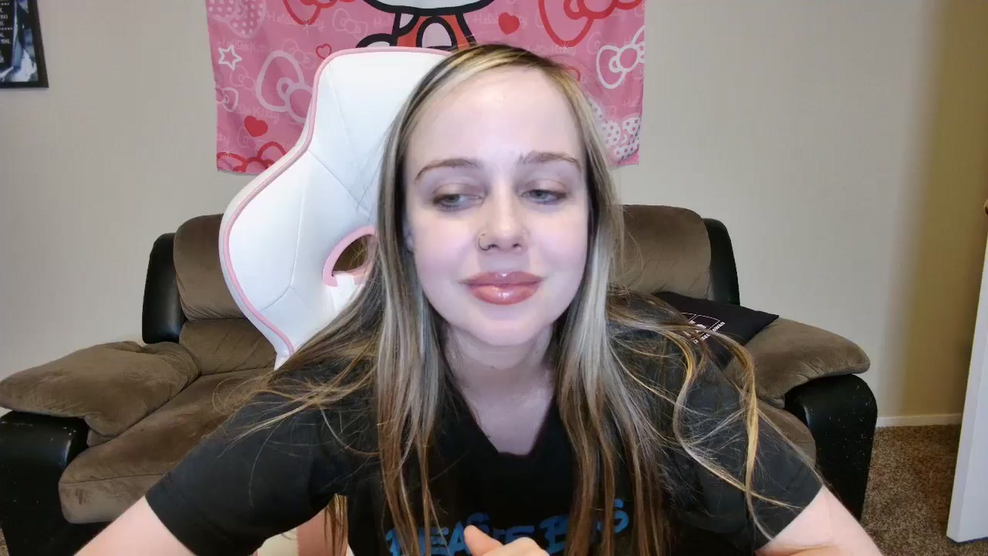 Gallery image thumbnail from lunalovelyy's myfreecams stream on, 06/13/2024, 08:03 image 6 of 20