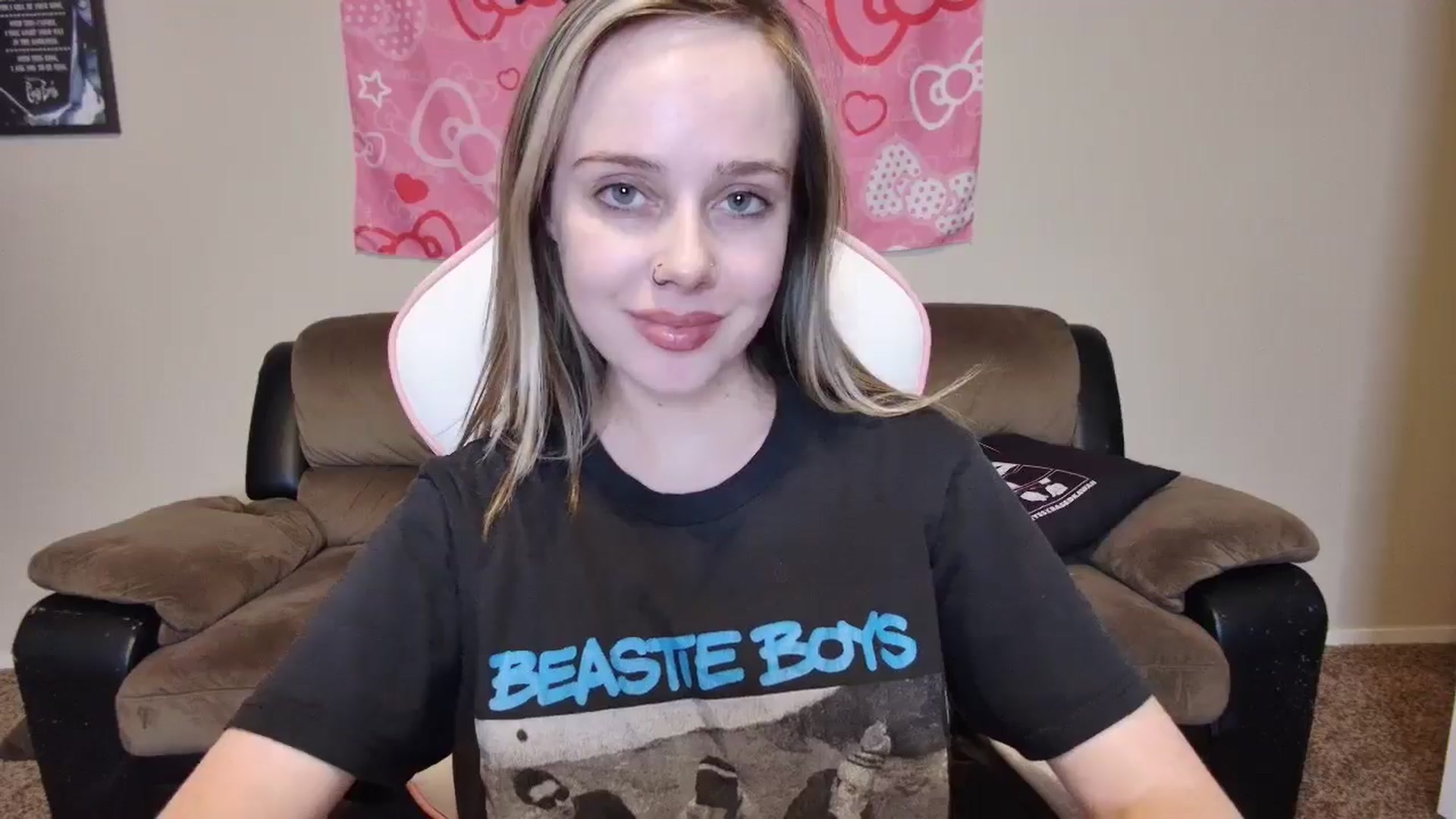 Gallery image thumbnail from lunalovelyy's myfreecams stream on, 06/13/2024, 08:03 image 19 of 20