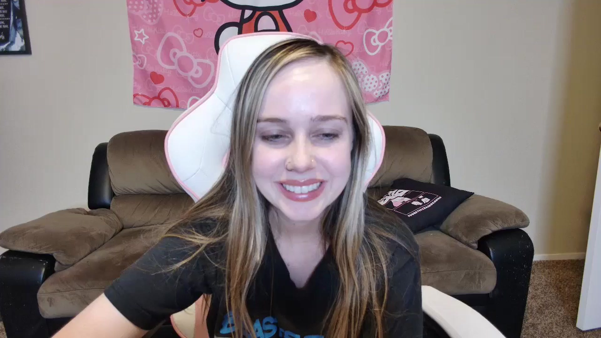 Gallery image thumbnail from lunalovelyy's myfreecams stream on, 06/13/2024, 08:03 image 7 of 20
