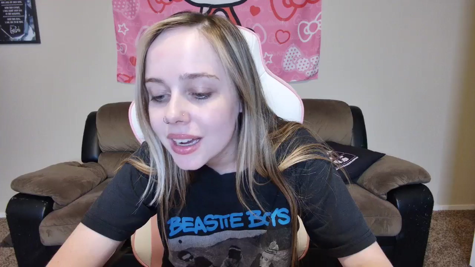 Gallery image thumbnail from lunalovelyy's myfreecams stream on, 06/13/2024, 08:03 image 20 of 20