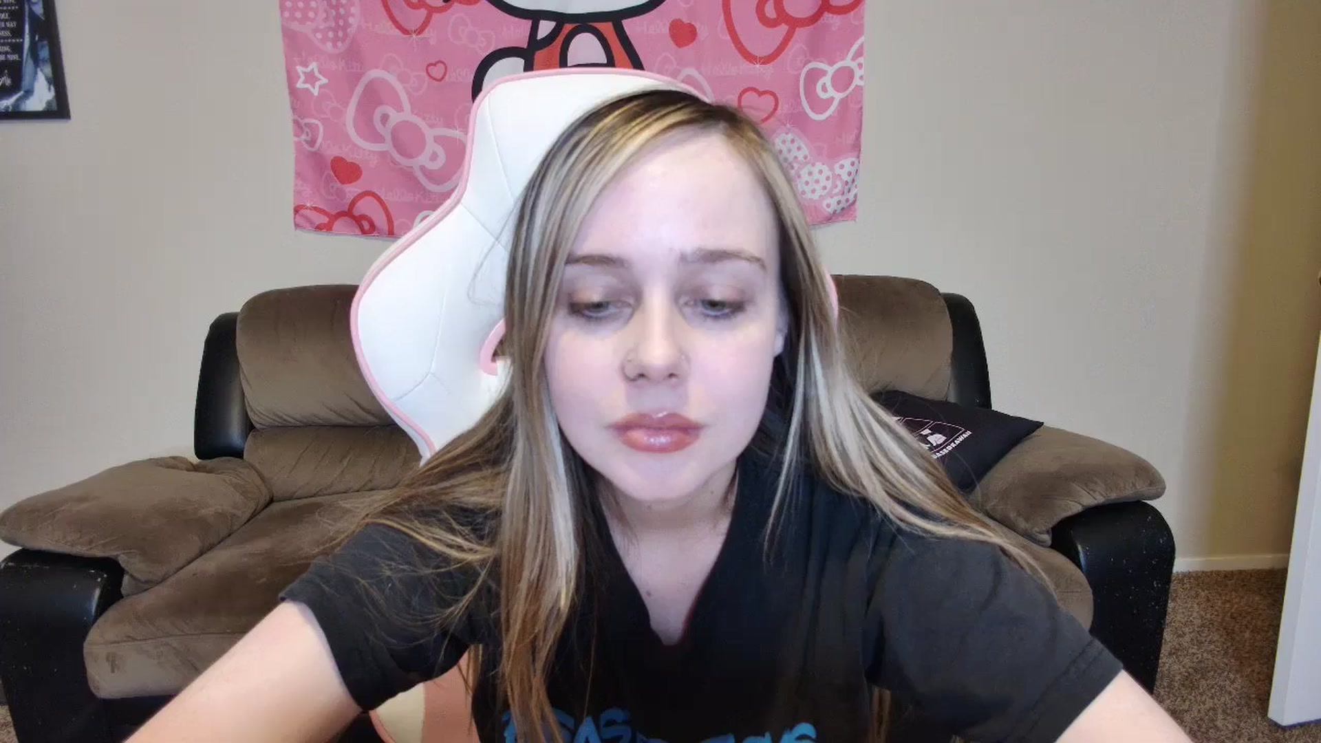 Gallery image thumbnail from lunalovelyy's myfreecams stream on, 06/13/2024, 08:03 image 8 of 20