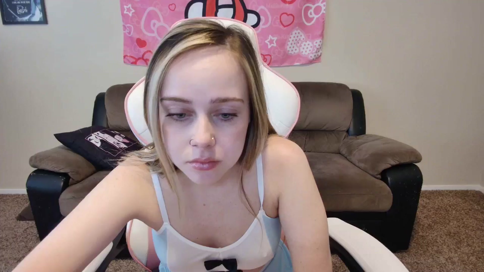 Gallery image thumbnail from lunalovelyy's myfreecams stream on, 06/18/2024, 01:37 image 20 of 20