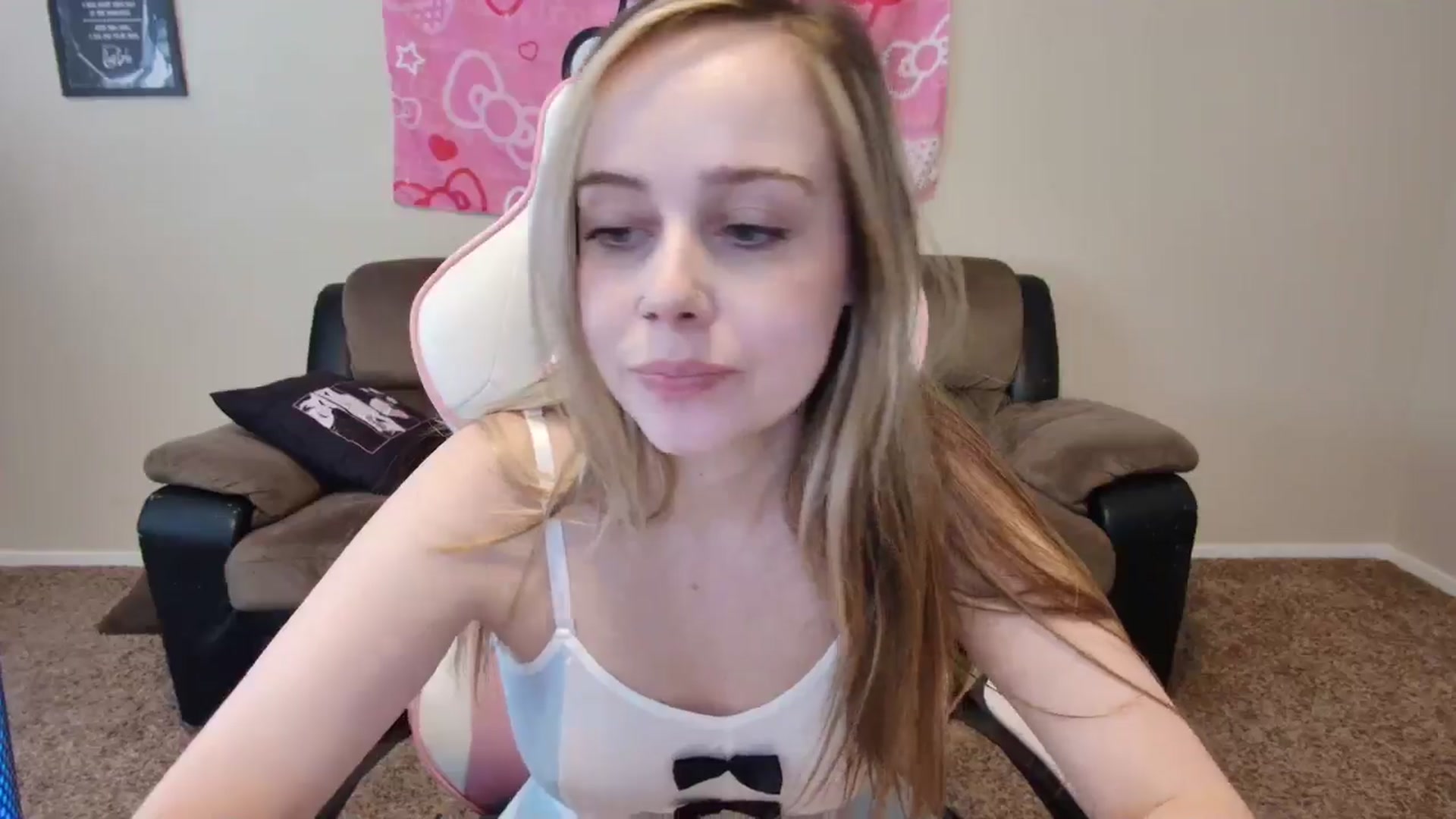 Gallery image thumbnail from lunalovelyy's myfreecams stream on, 06/18/2024, 01:37 image 2 of 20