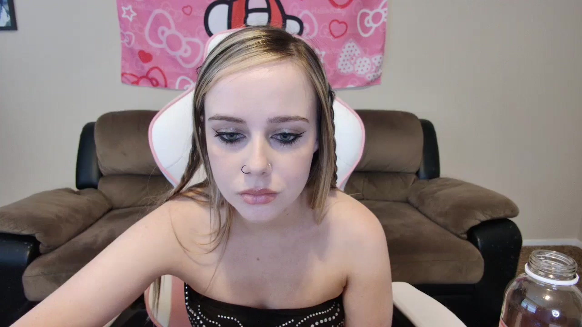 Gallery image thumbnail from lunalovelyy's myfreecams stream on, 06/20/2024, 01:36 image 19 of 20