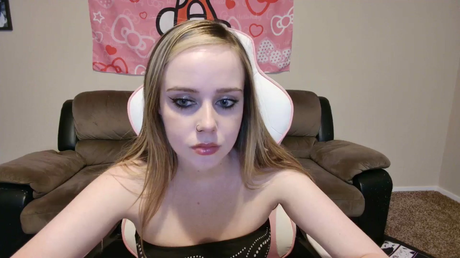 Gallery image thumbnail from lunalovelyy's myfreecams stream on, 06/20/2024, 07:46 image 5 of 20
