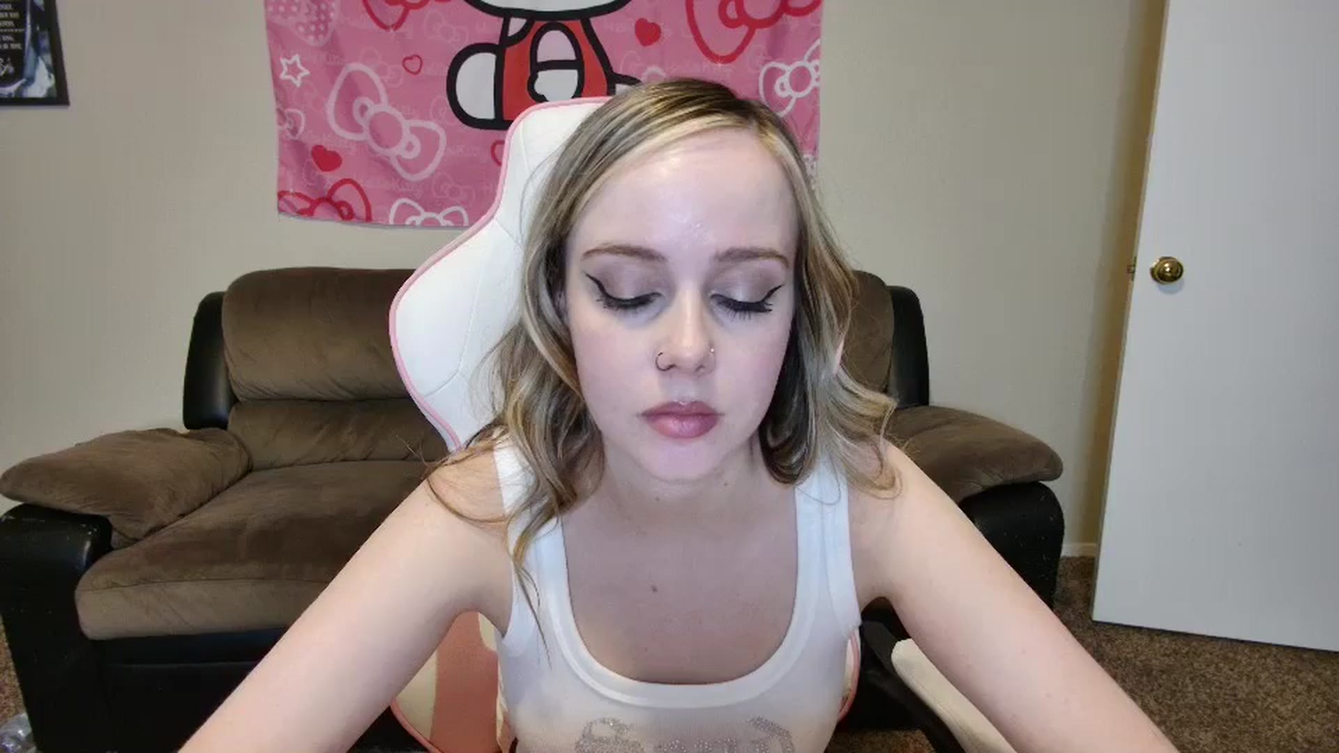 Gallery image thumbnail from lunalovelyy's myfreecams stream on, 07/02/2024, 07:36 image 1 of 20