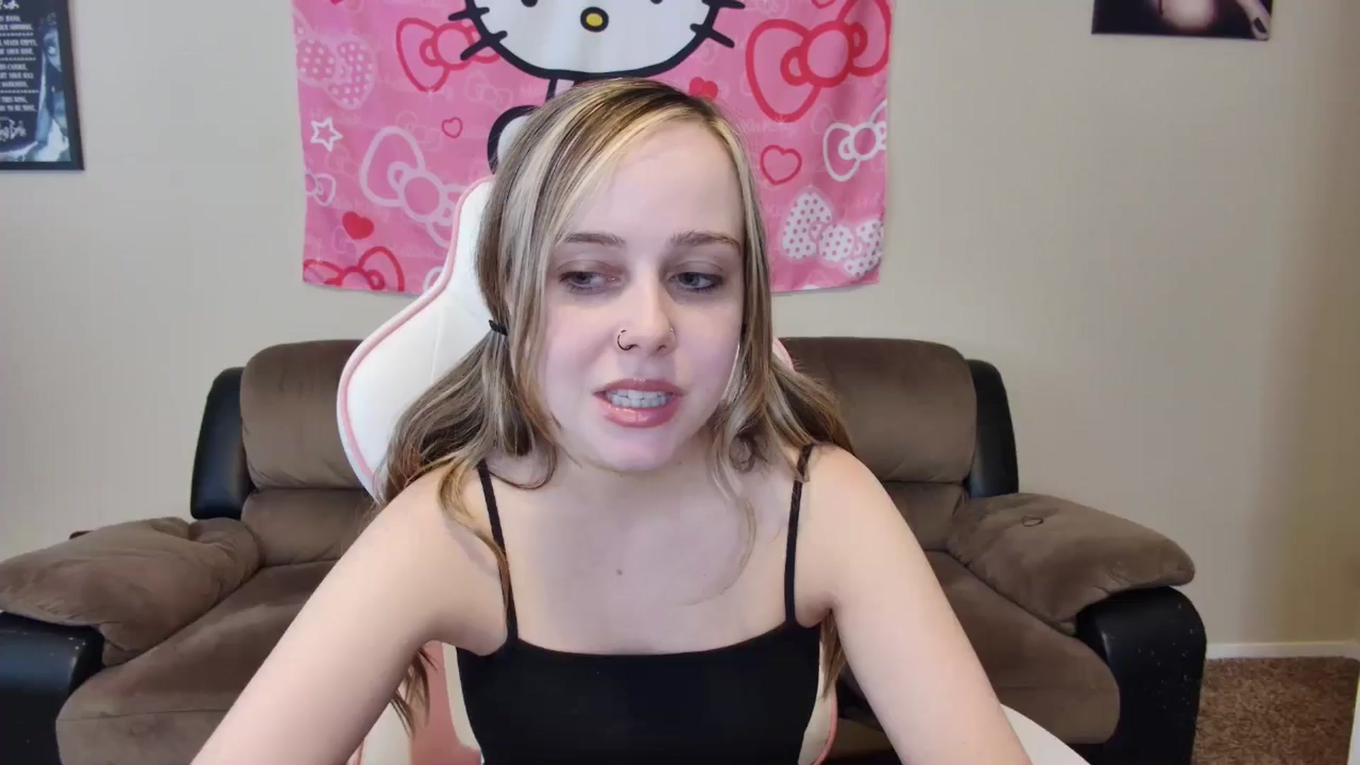 Gallery image thumbnail from lunalovelyy's myfreecams stream on, 07/03/2024, 19:55 image 3 of 20