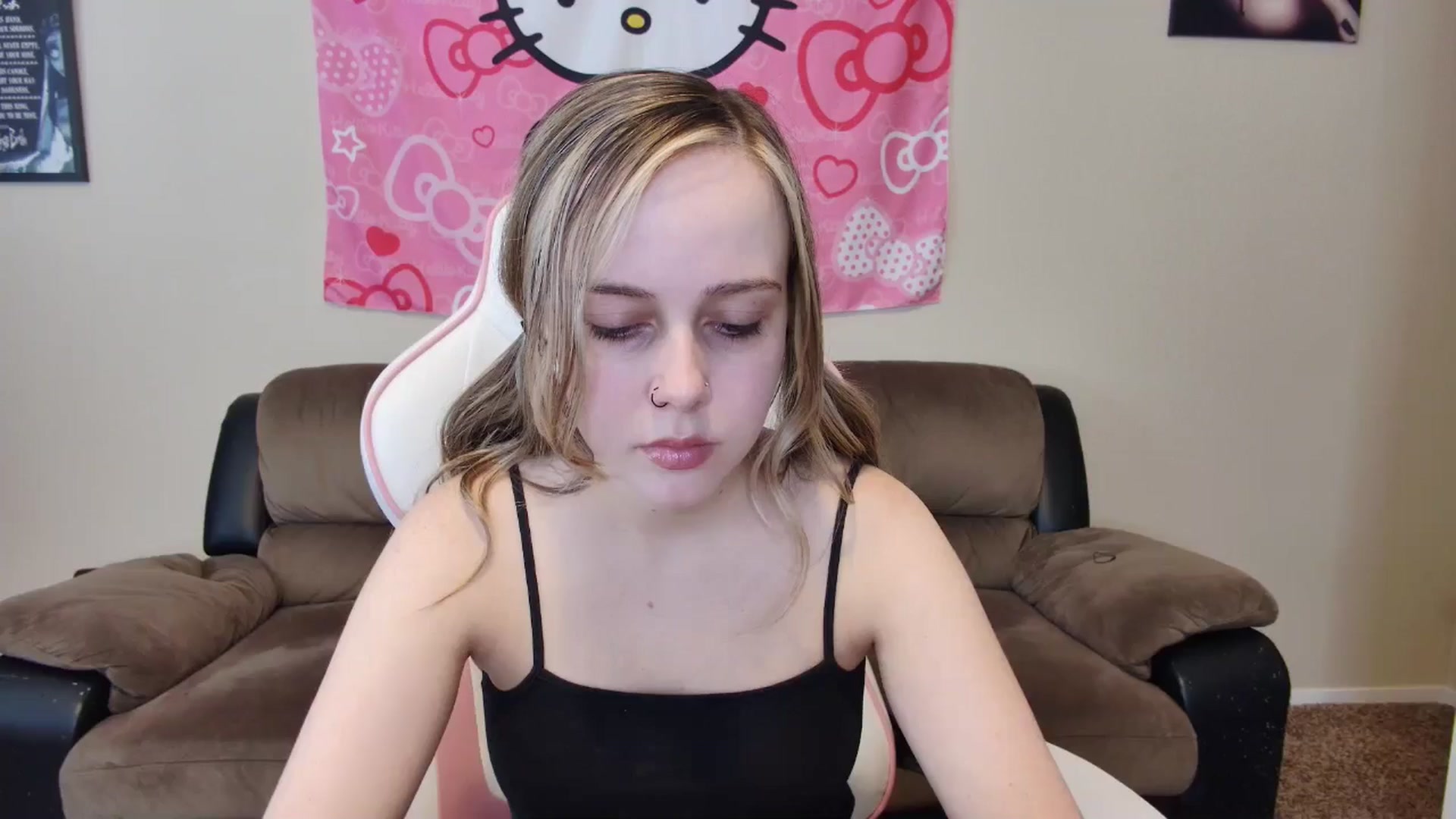 Gallery image thumbnail from lunalovelyy's myfreecams stream on, 07/03/2024, 19:55 image 2 of 20