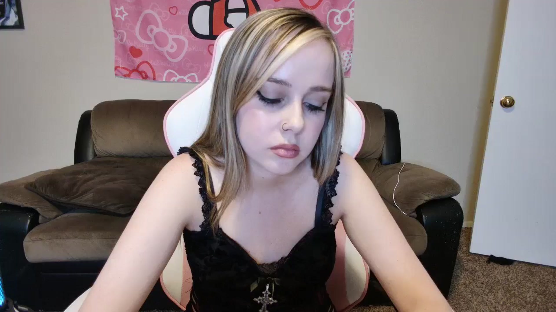 Gallery image thumbnail from lunalovelyy's myfreecams stream on, 07/08/2024, 07:37 image 19 of 20