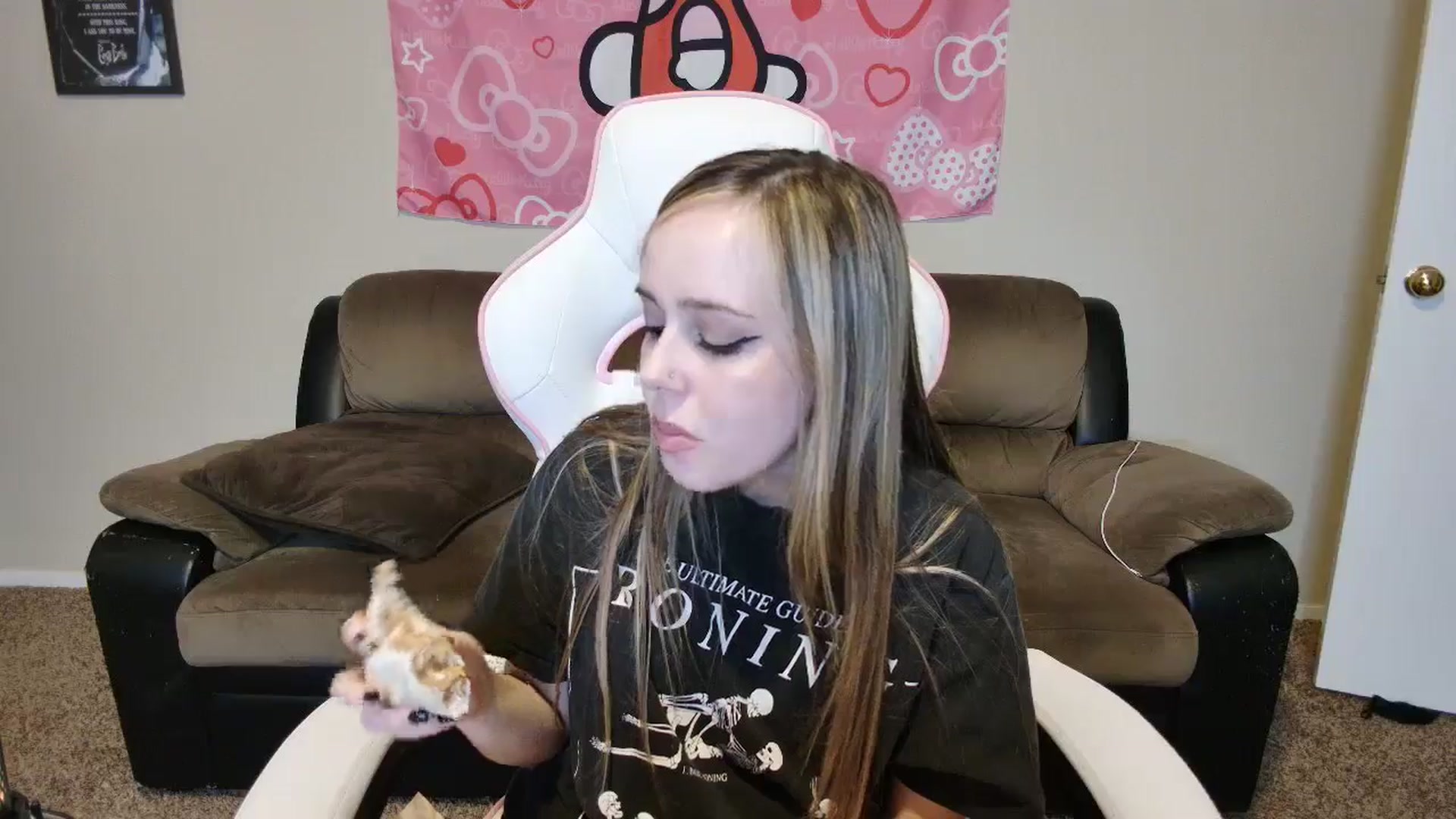 Gallery image thumbnail from lunalovelyy's myfreecams stream on, 07/08/2024, 10:04 image 16 of 20