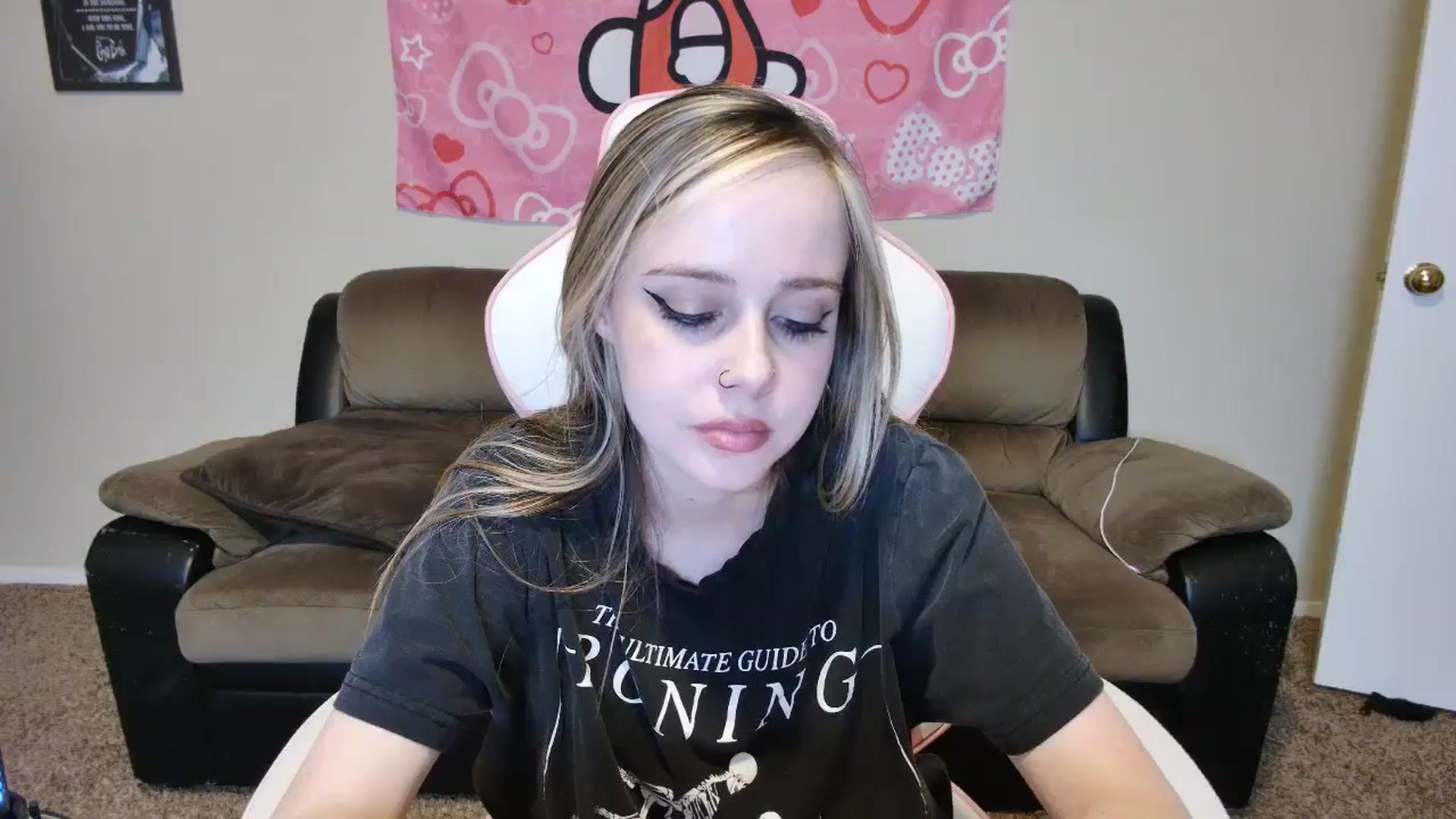 Gallery image thumbnail from lunalovelyy's myfreecams stream on, 07/08/2024, 10:04 image 17 of 20