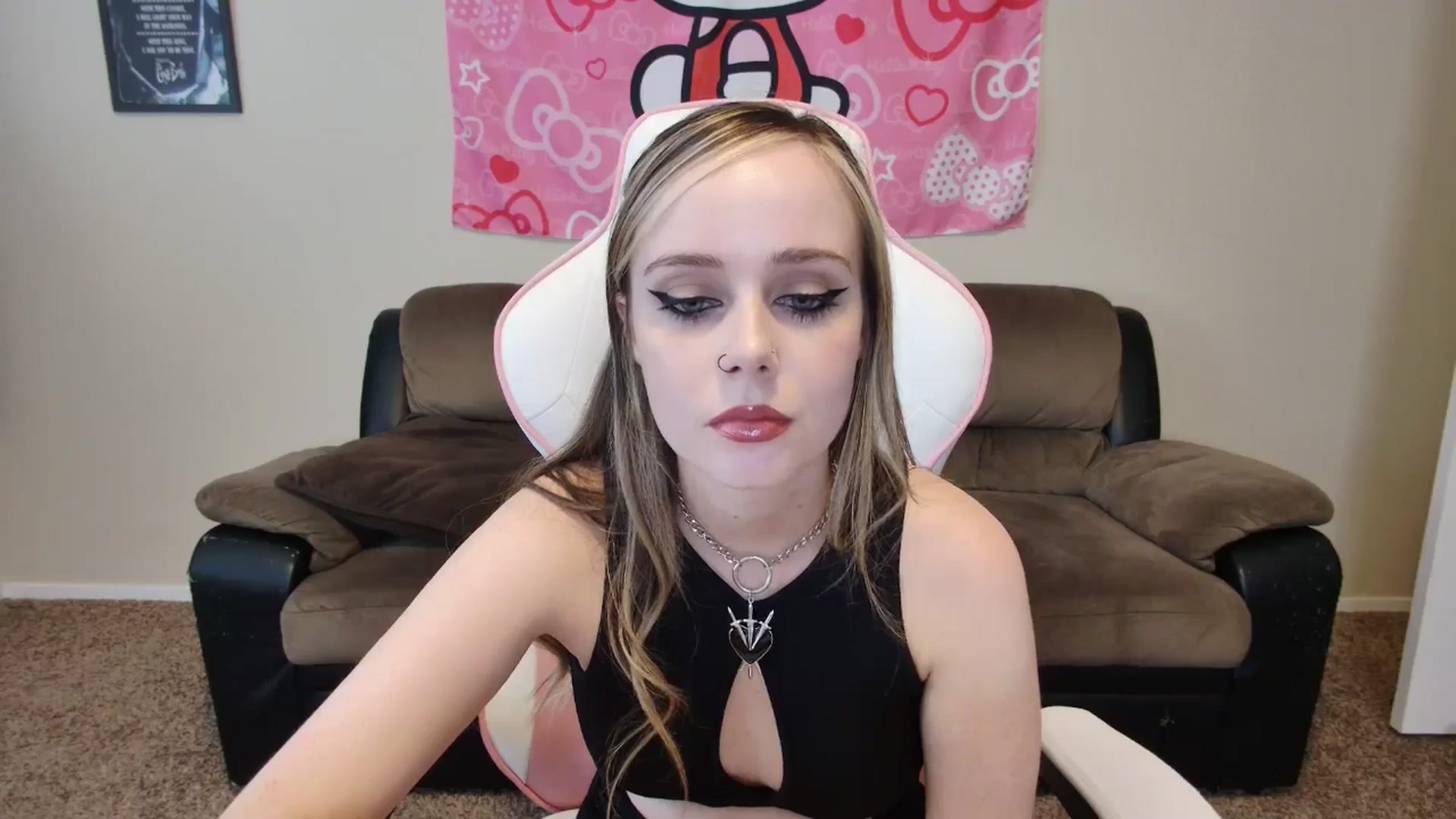 Gallery image thumbnail from lunalovelyy's myfreecams stream on, 07/10/2024, 23:48 image 15 of 20