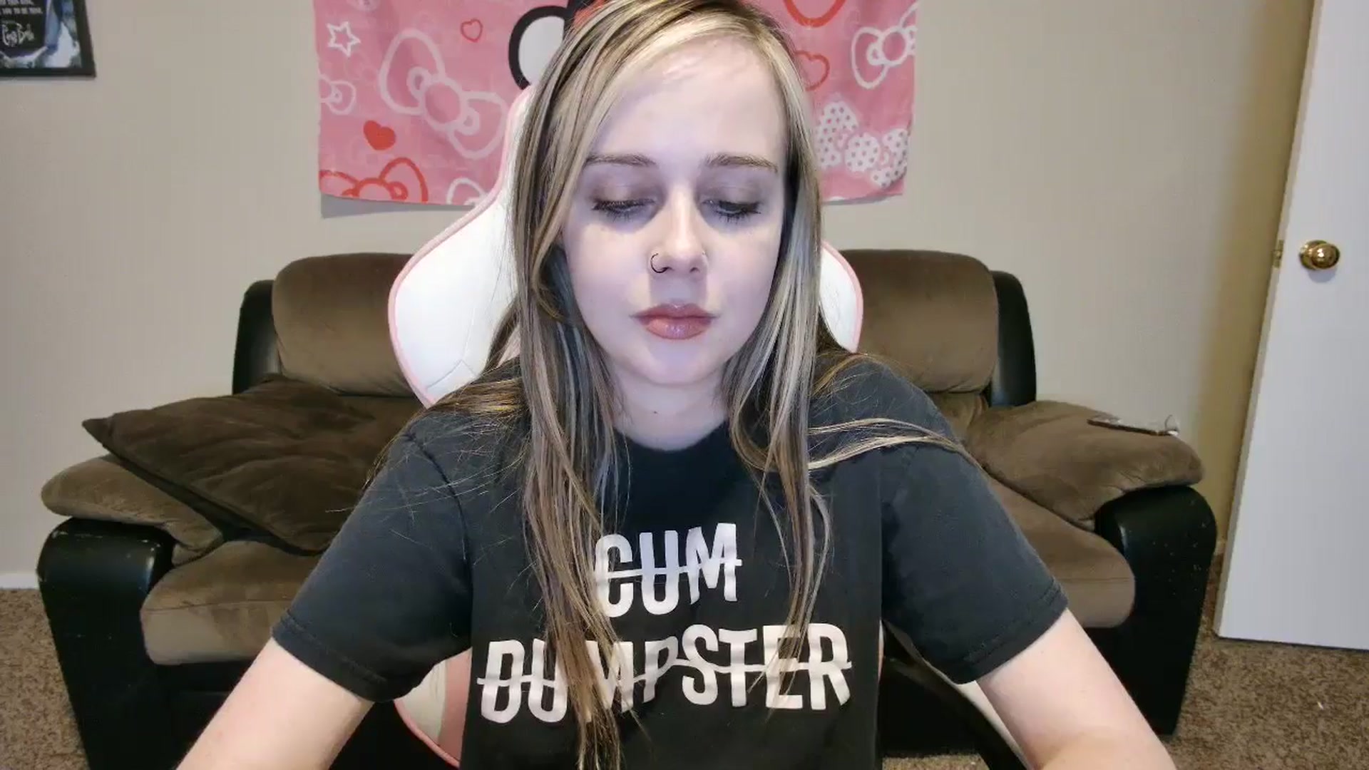 Gallery image thumbnail from lunalovelyy's myfreecams stream on, 07/26/2024, 08:22 image 16 of 20